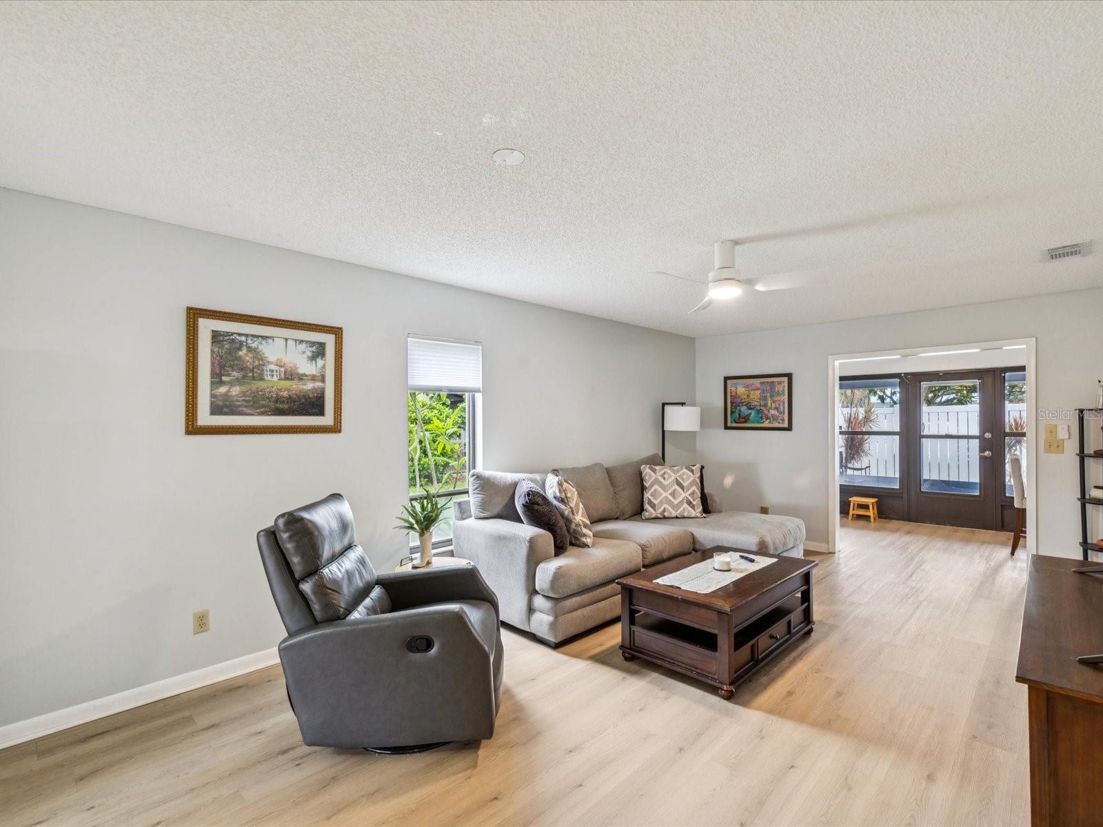 Listing photo id 9 for 7360 Ulmerton Road 18a