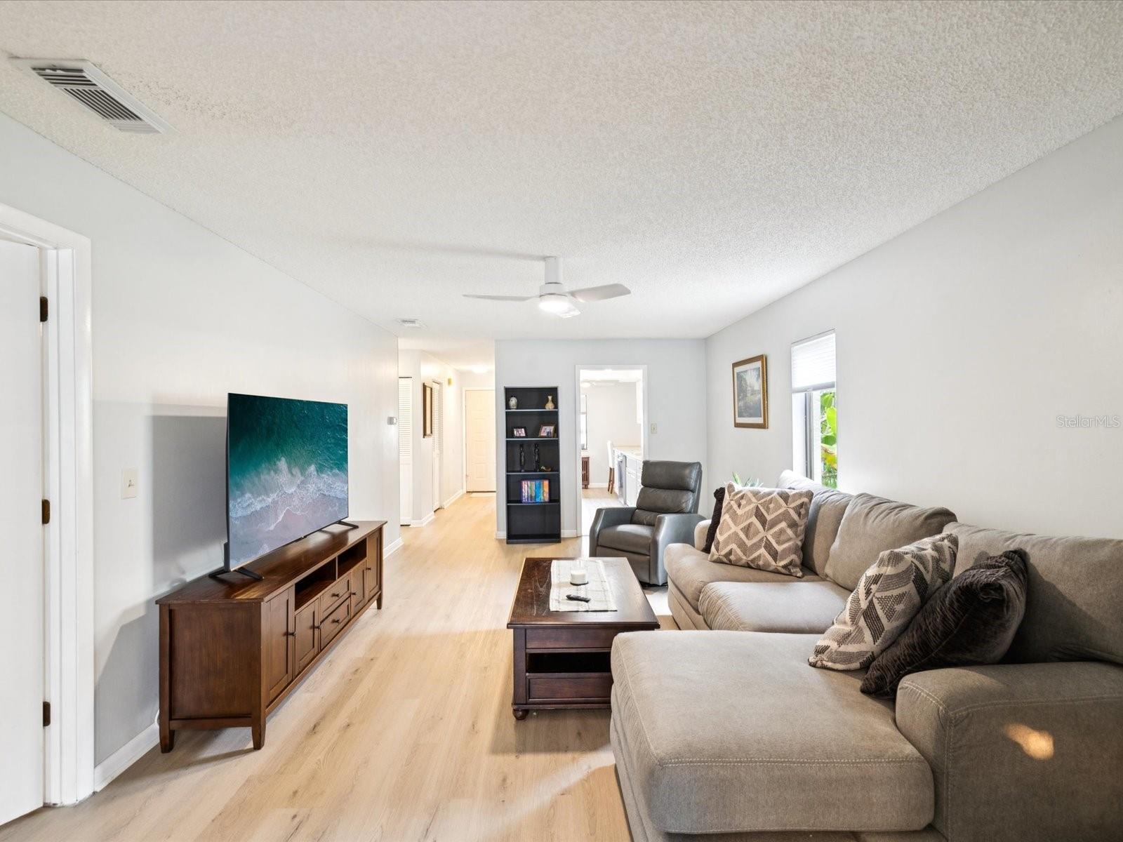 Listing photo id 10 for 7360 Ulmerton Road 18a