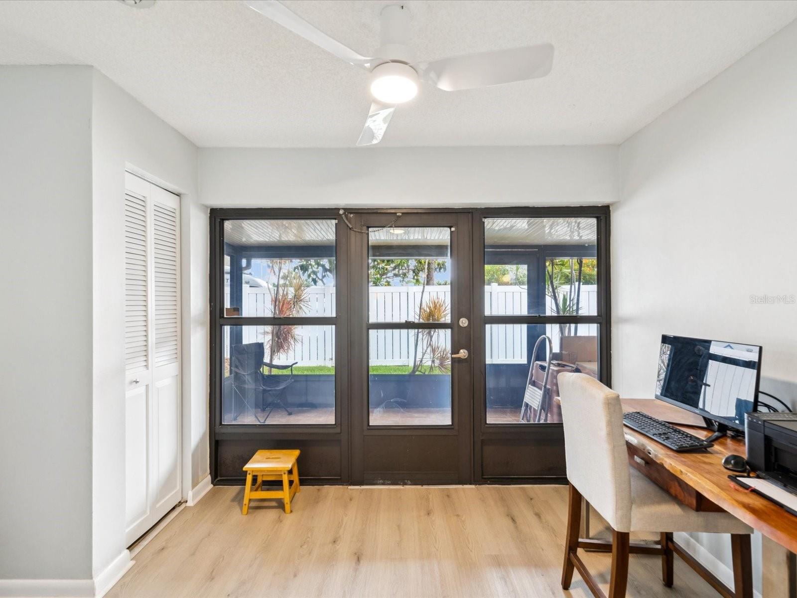 Listing photo id 11 for 7360 Ulmerton Road 18a