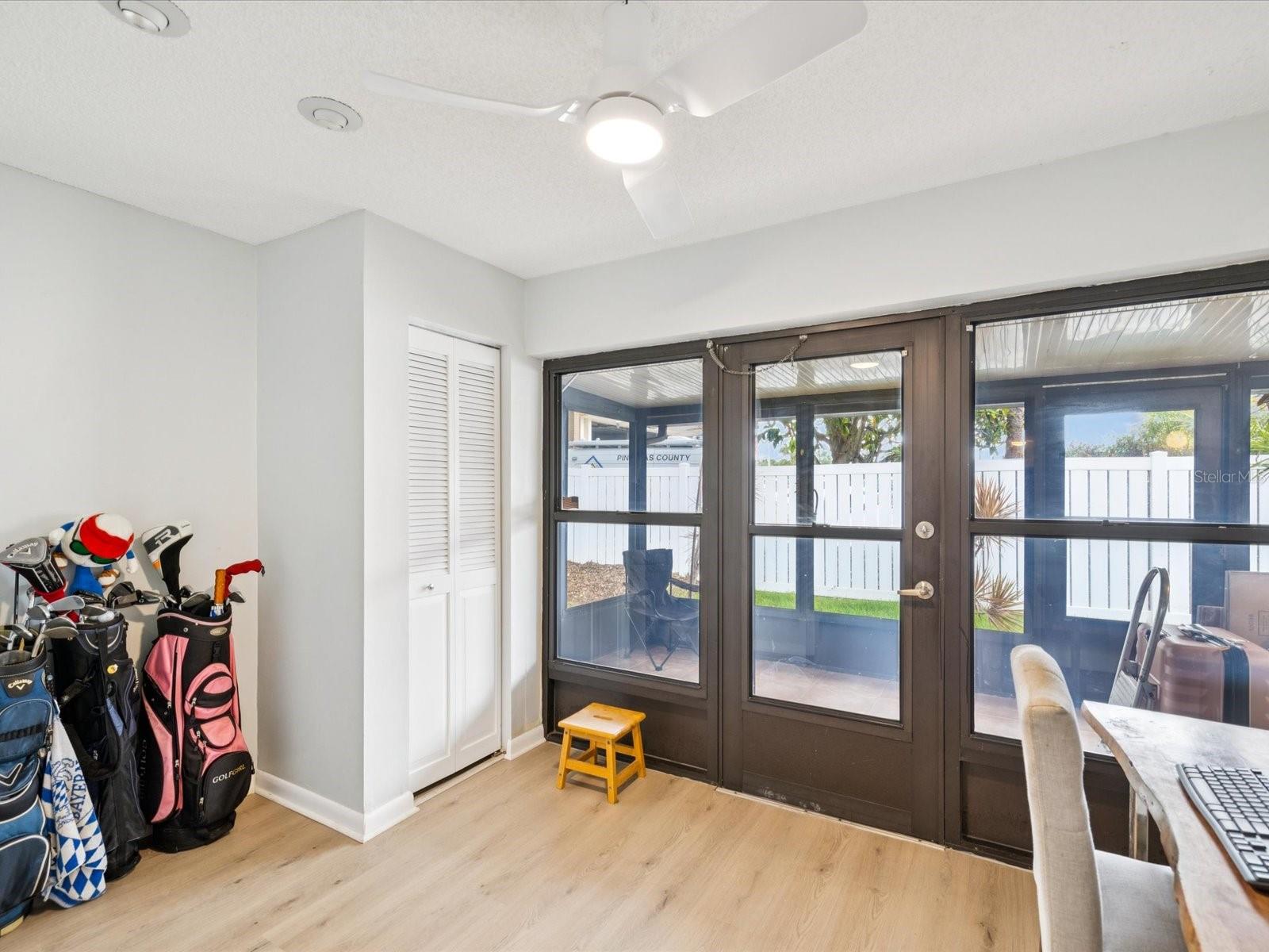 Listing photo id 23 for 7360 Ulmerton Road 18a