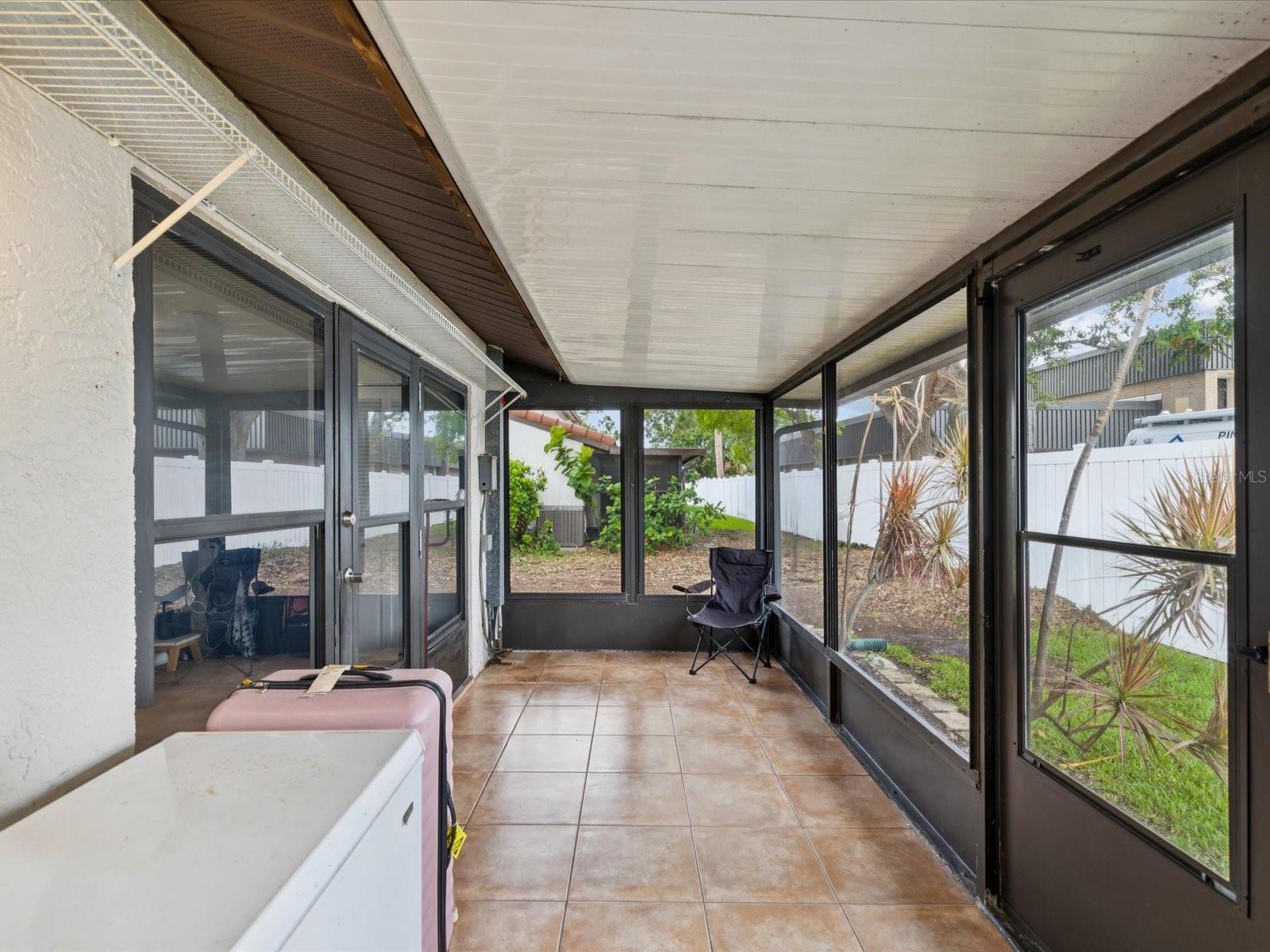 Listing photo id 25 for 7360 Ulmerton Road 18a