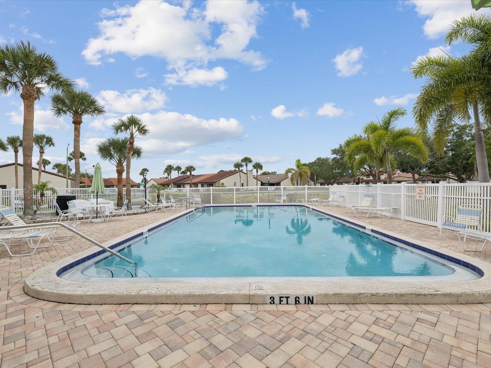 Listing photo id 33 for 7360 Ulmerton Road 18a