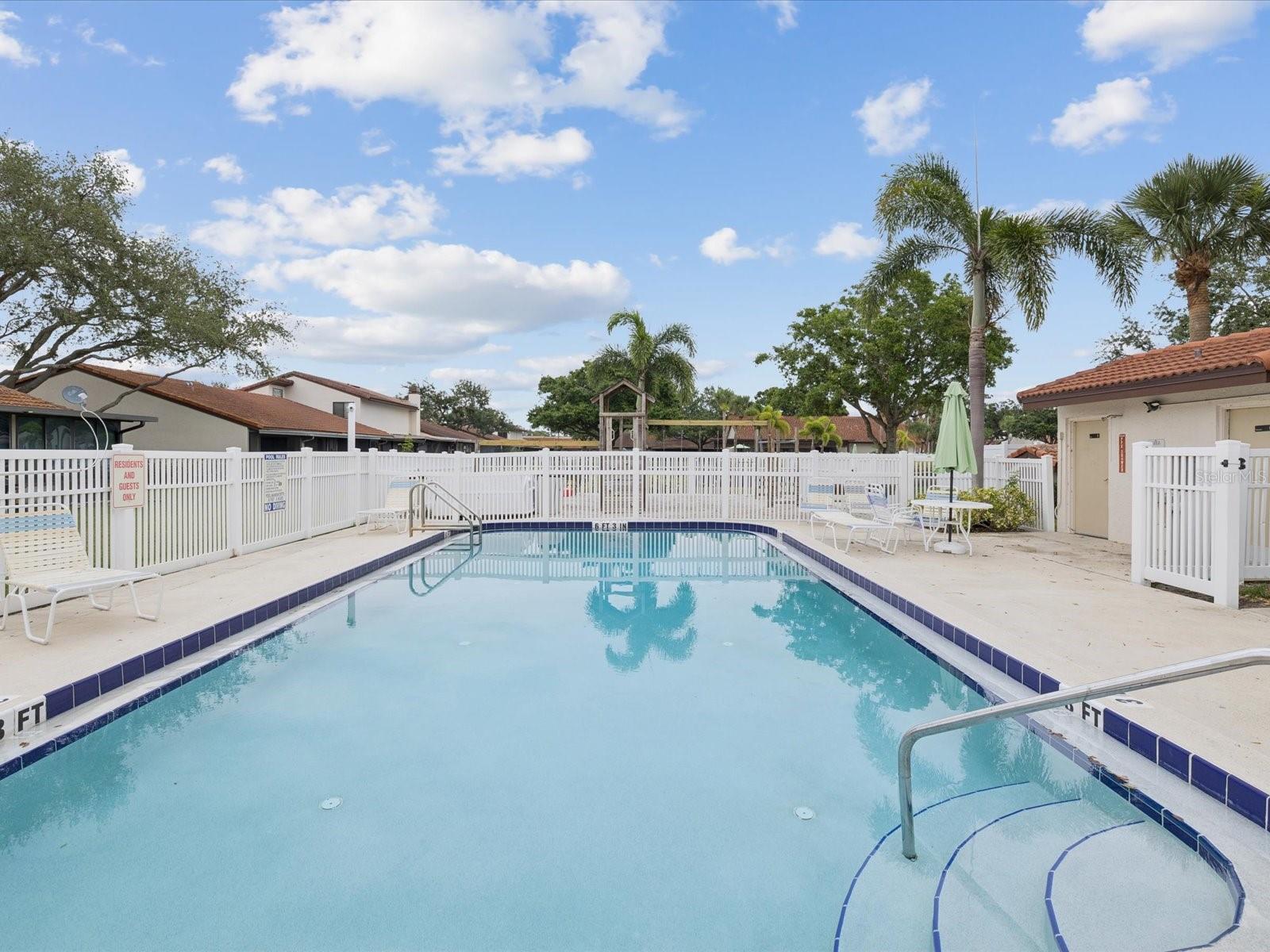 Listing photo id 35 for 7360 Ulmerton Road 18a