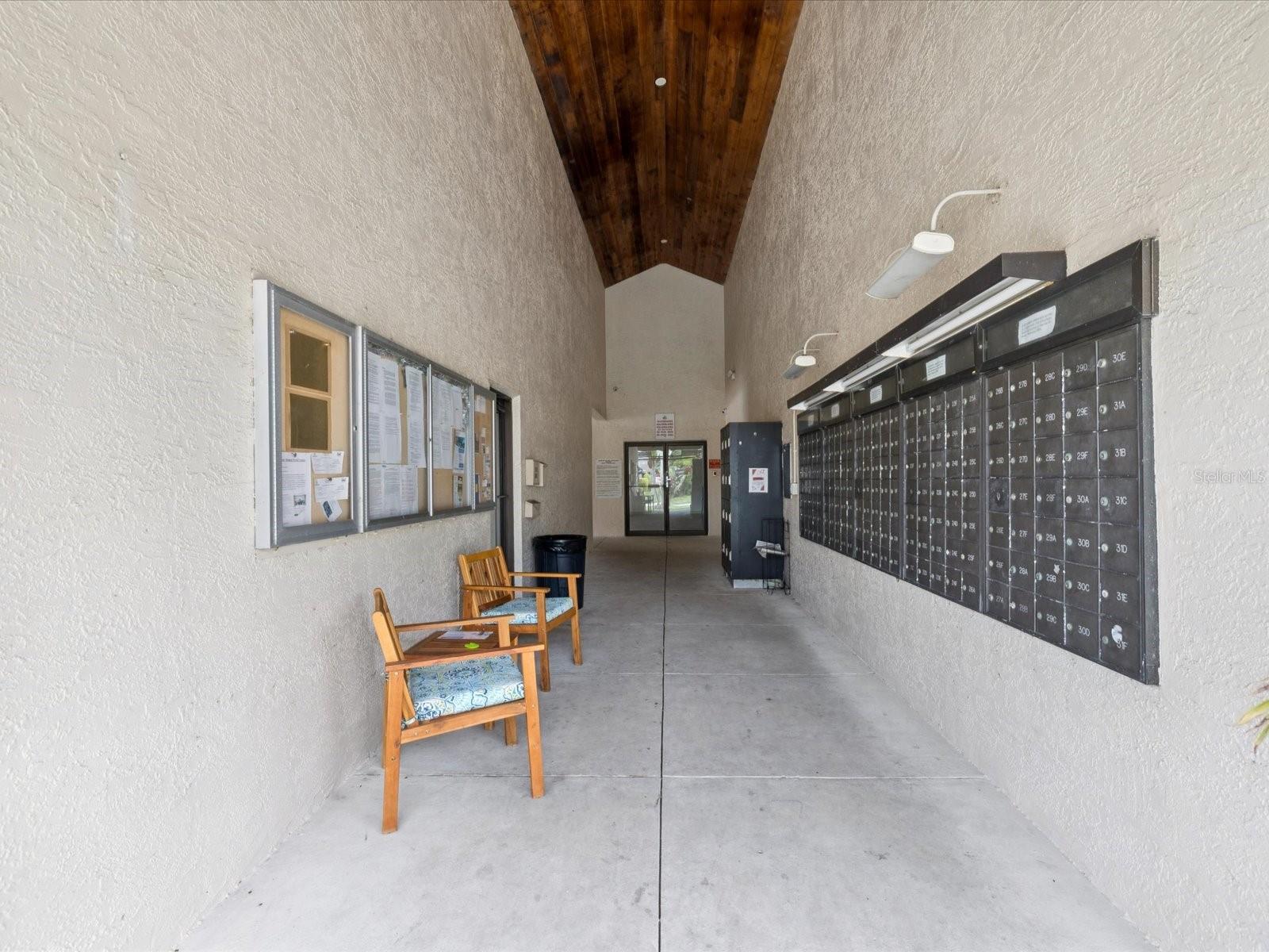 Listing photo id 38 for 7360 Ulmerton Road 18a