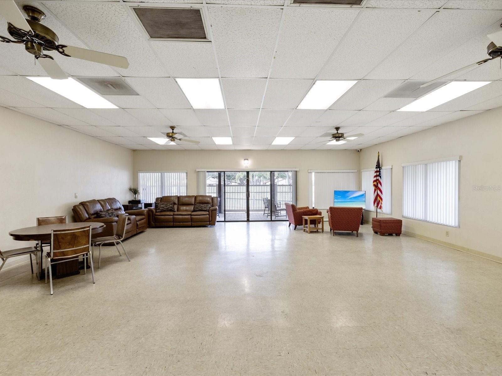 Listing photo id 40 for 7360 Ulmerton Road 18a