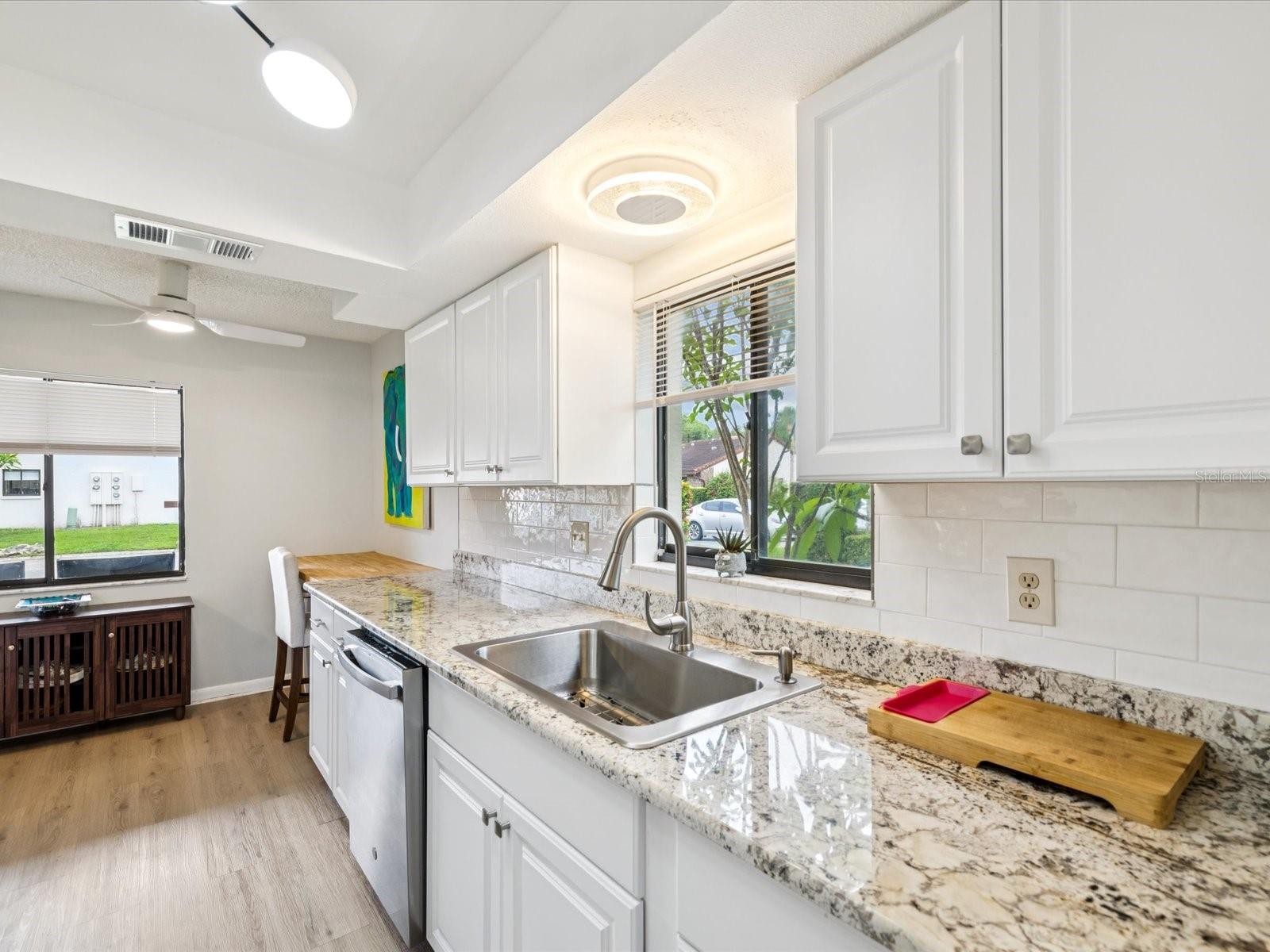 Listing photo id 4 for 7360 Ulmerton Road 18a