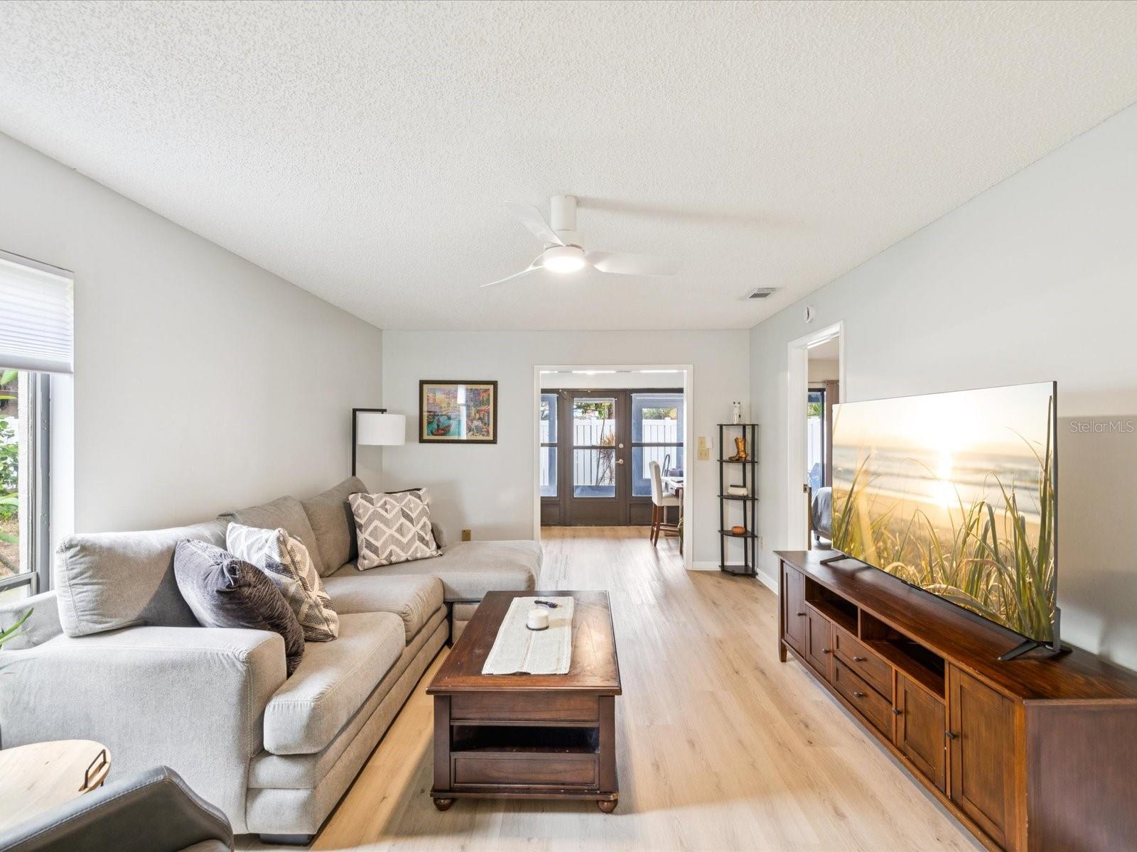 Listing photo id 7 for 7360 Ulmerton Road 18a