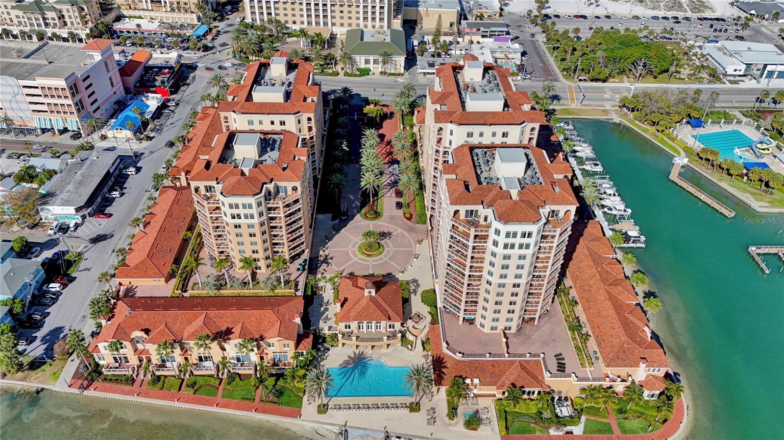 Listing photo id 11 for 521 Mandalay Avenue 307