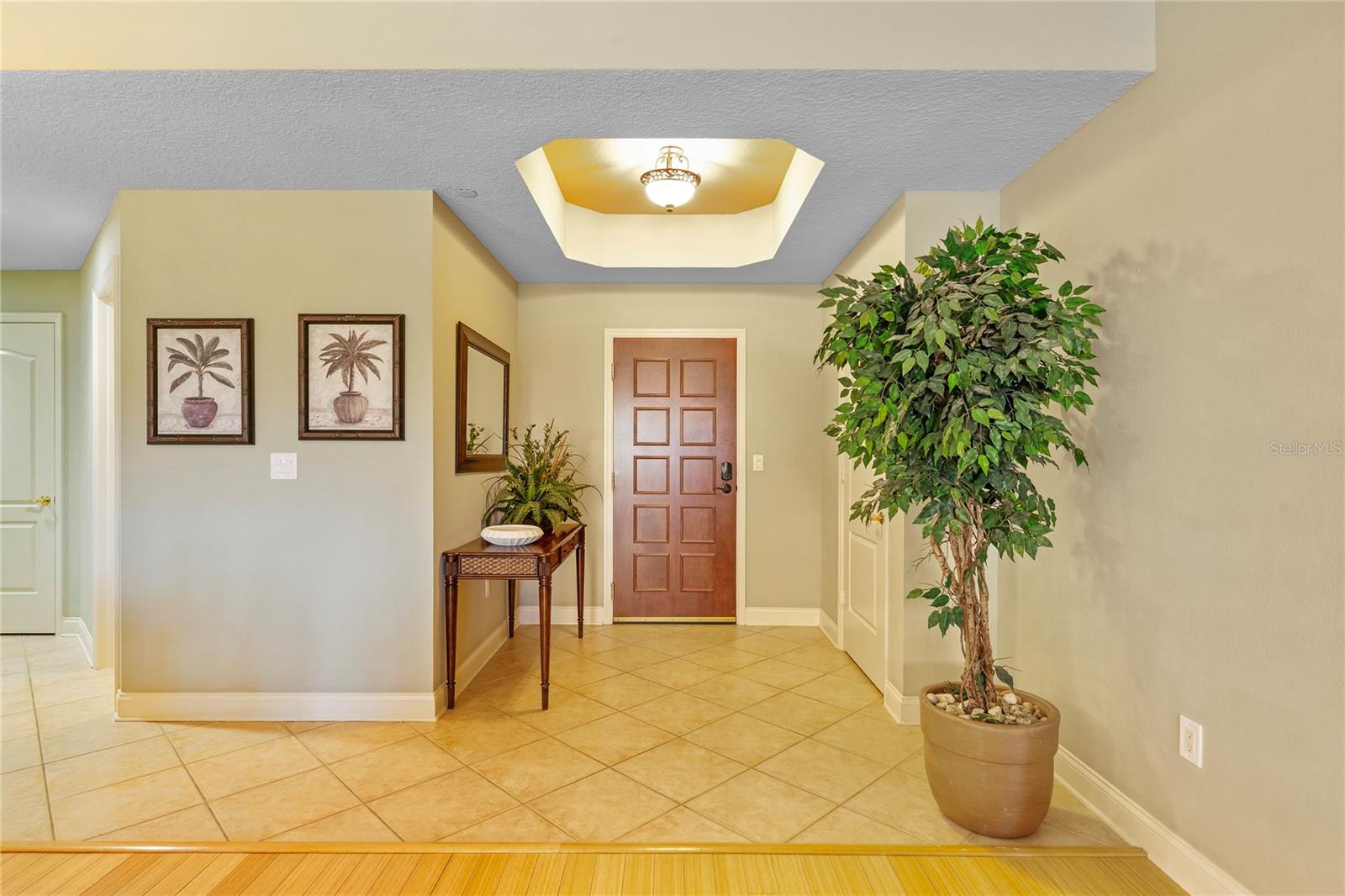 Listing photo id 13 for 521 Mandalay Avenue 307