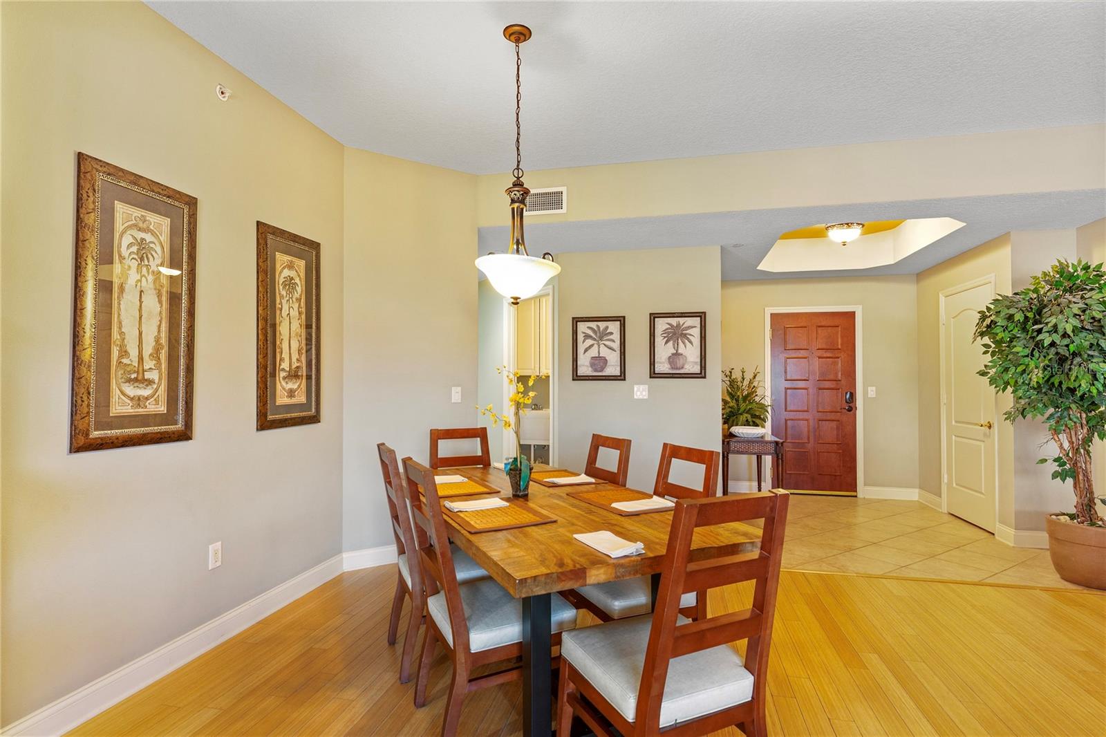 Listing photo id 14 for 521 Mandalay Avenue 307