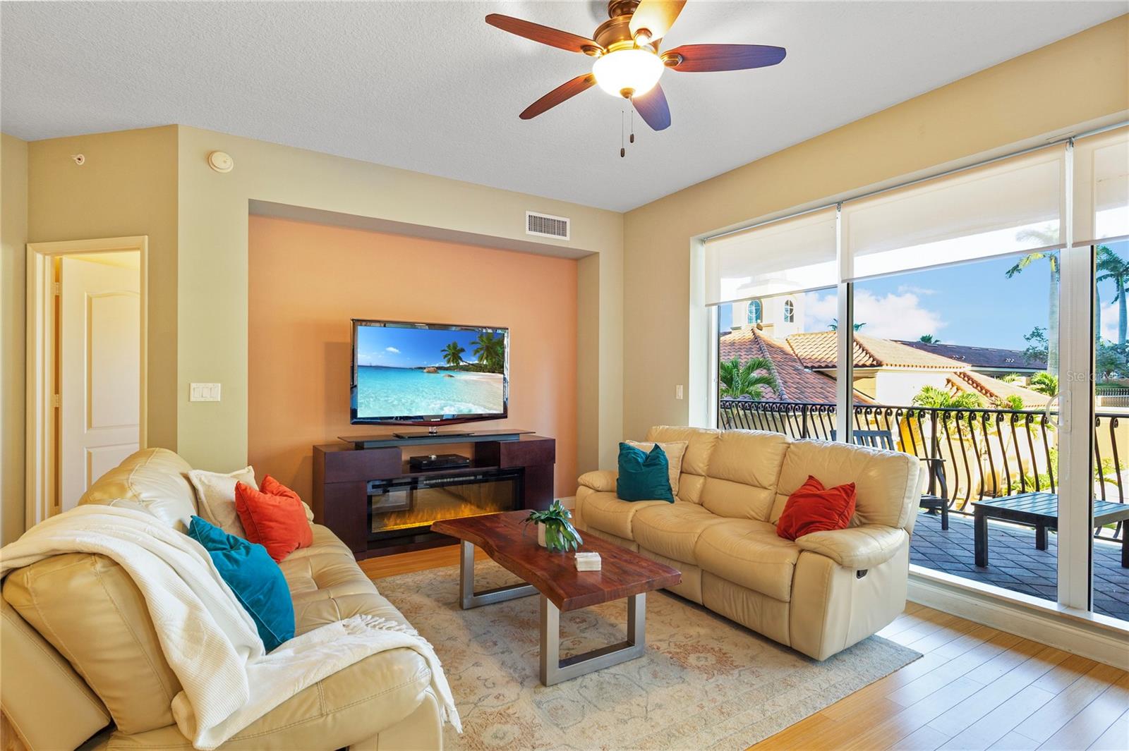 Listing photo id 18 for 521 Mandalay Avenue 307