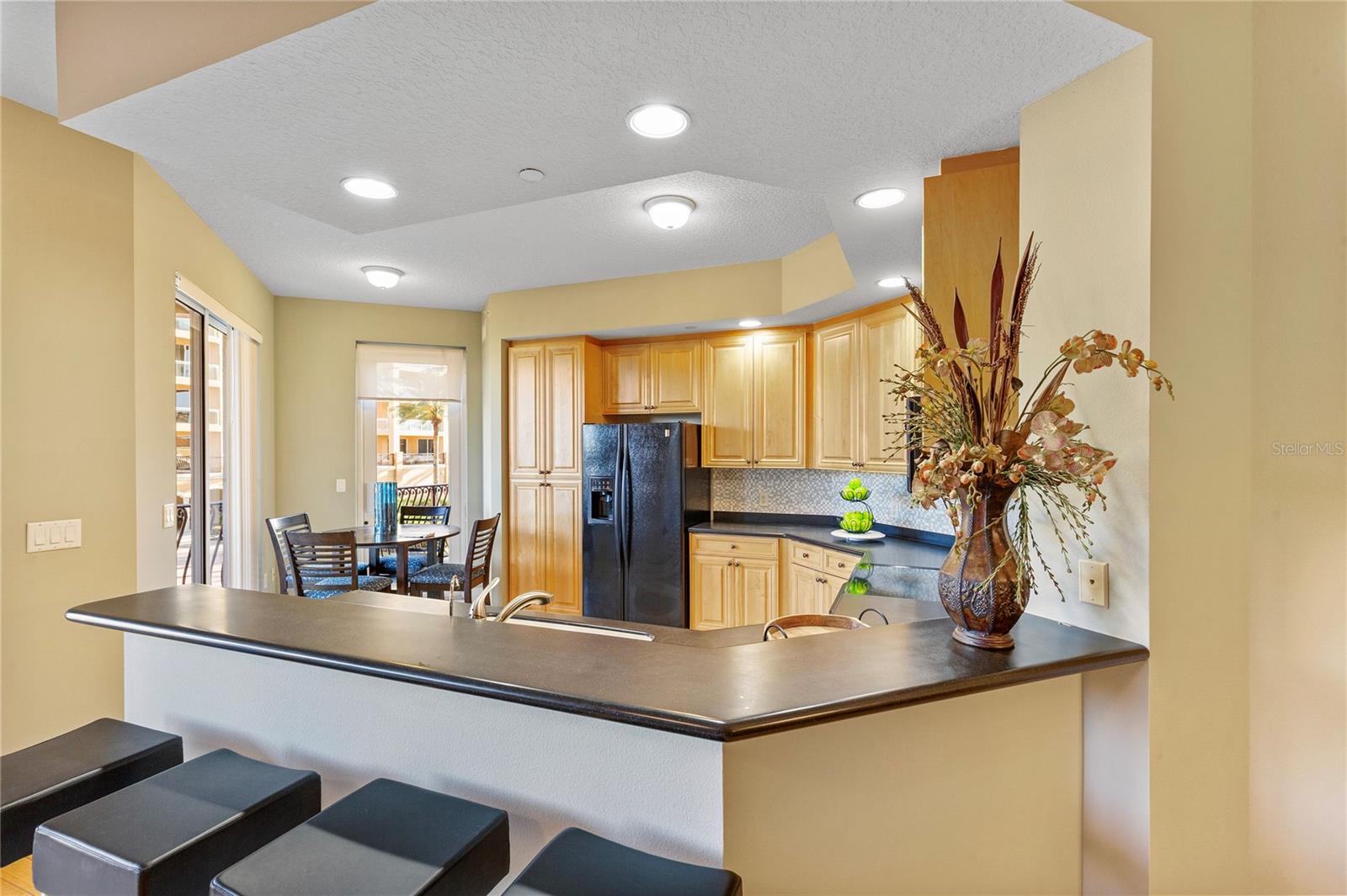 Listing photo id 19 for 521 Mandalay Avenue 307