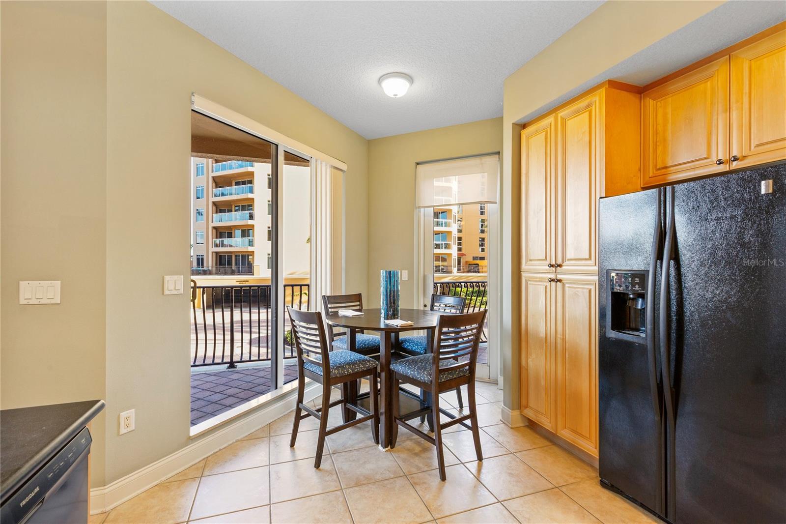 Listing photo id 24 for 521 Mandalay Avenue 307