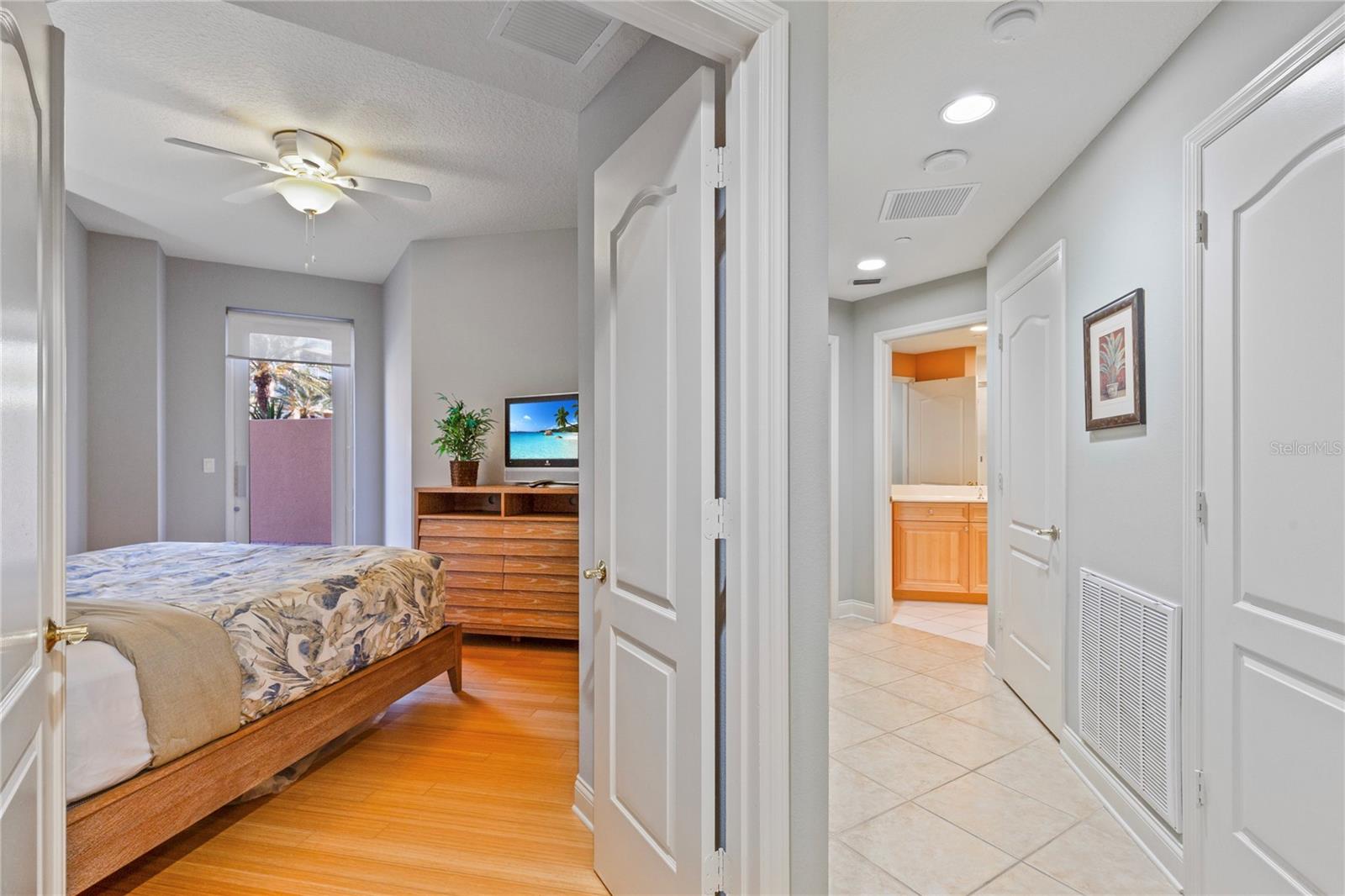 Listing photo id 32 for 521 Mandalay Avenue 307