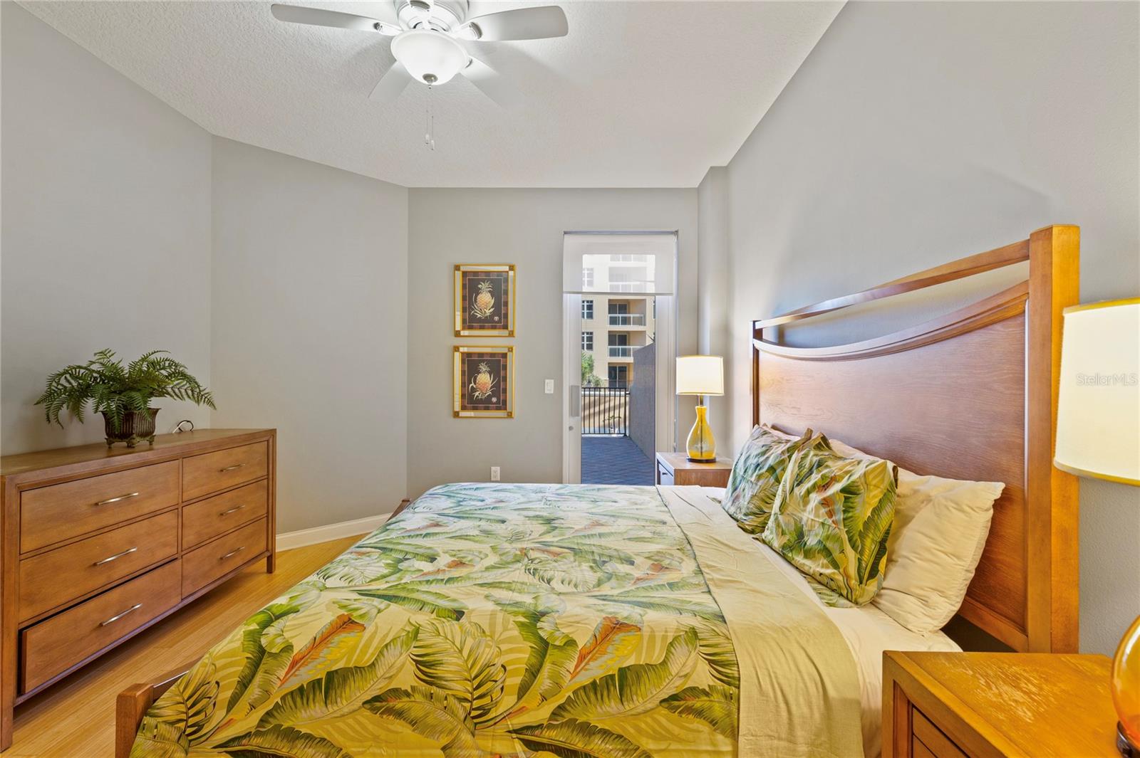 Listing photo id 36 for 521 Mandalay Avenue 307