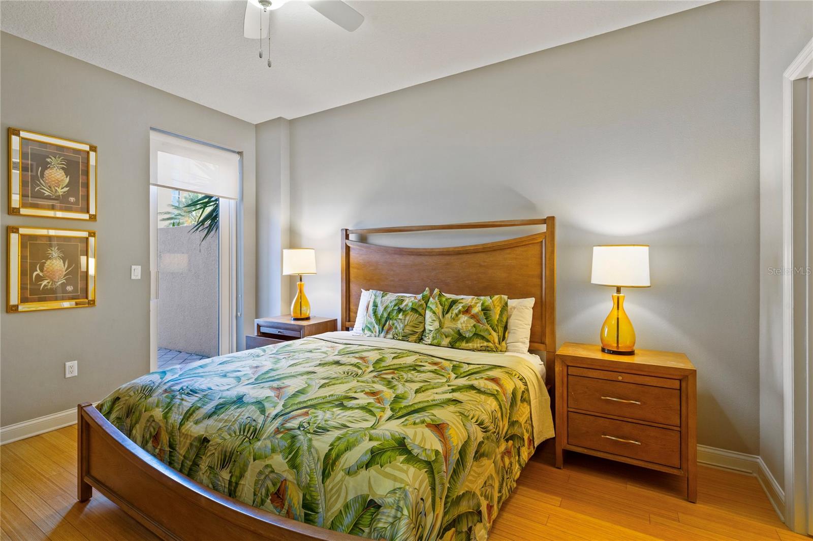 Listing photo id 37 for 521 Mandalay Avenue 307