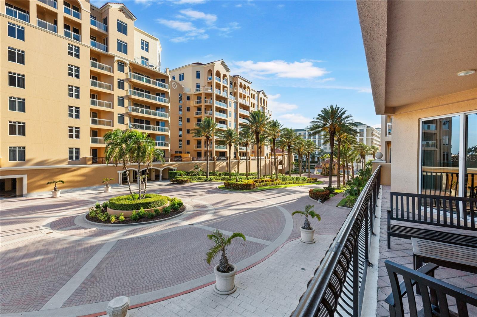 Listing photo id 40 for 521 Mandalay Avenue 307