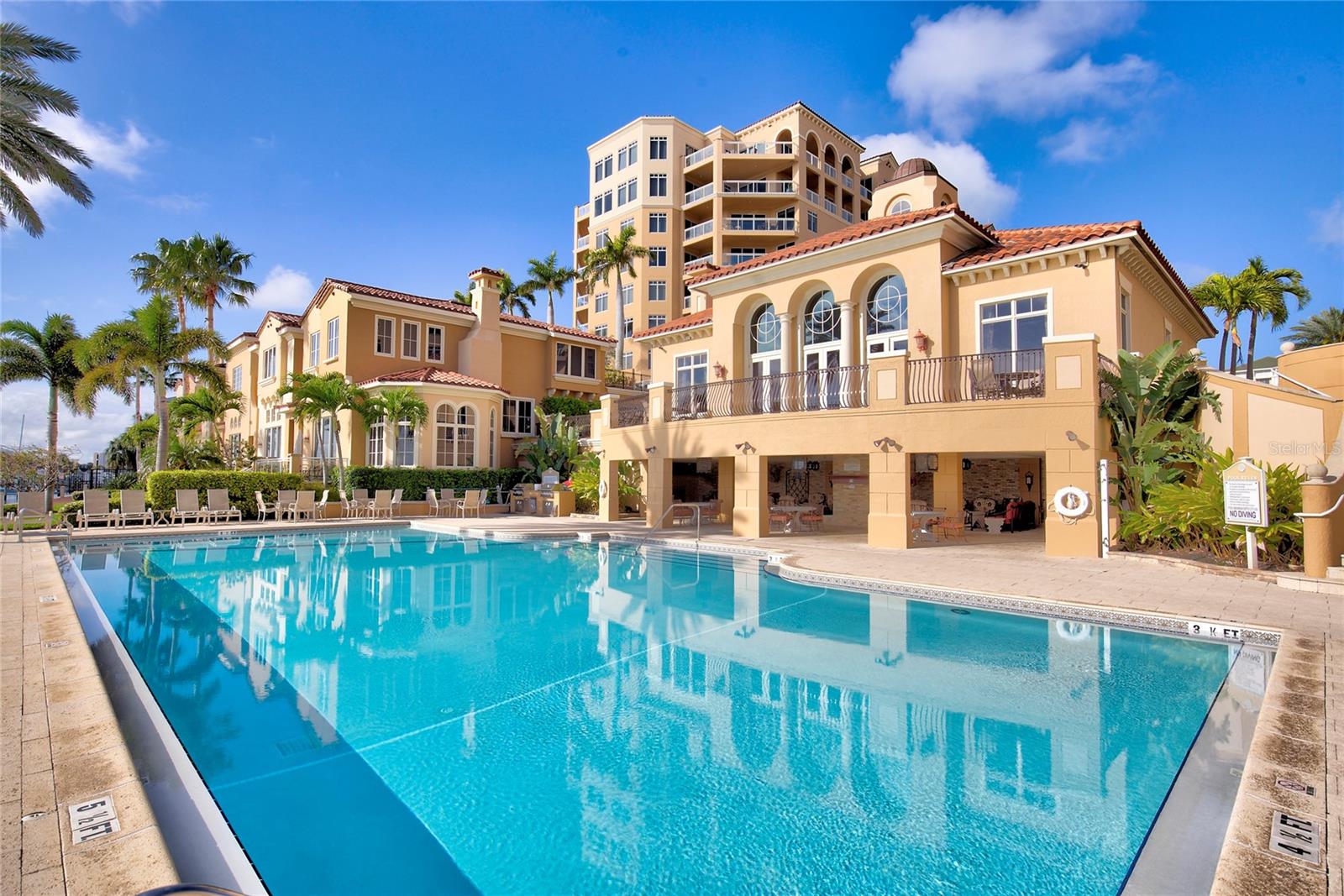 Listing photo id 43 for 521 Mandalay Avenue 307