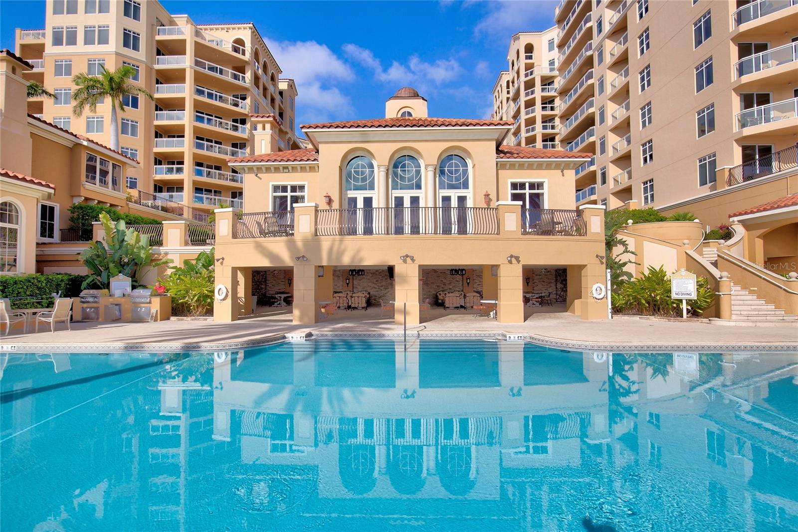 Listing photo id 44 for 521 Mandalay Avenue 307