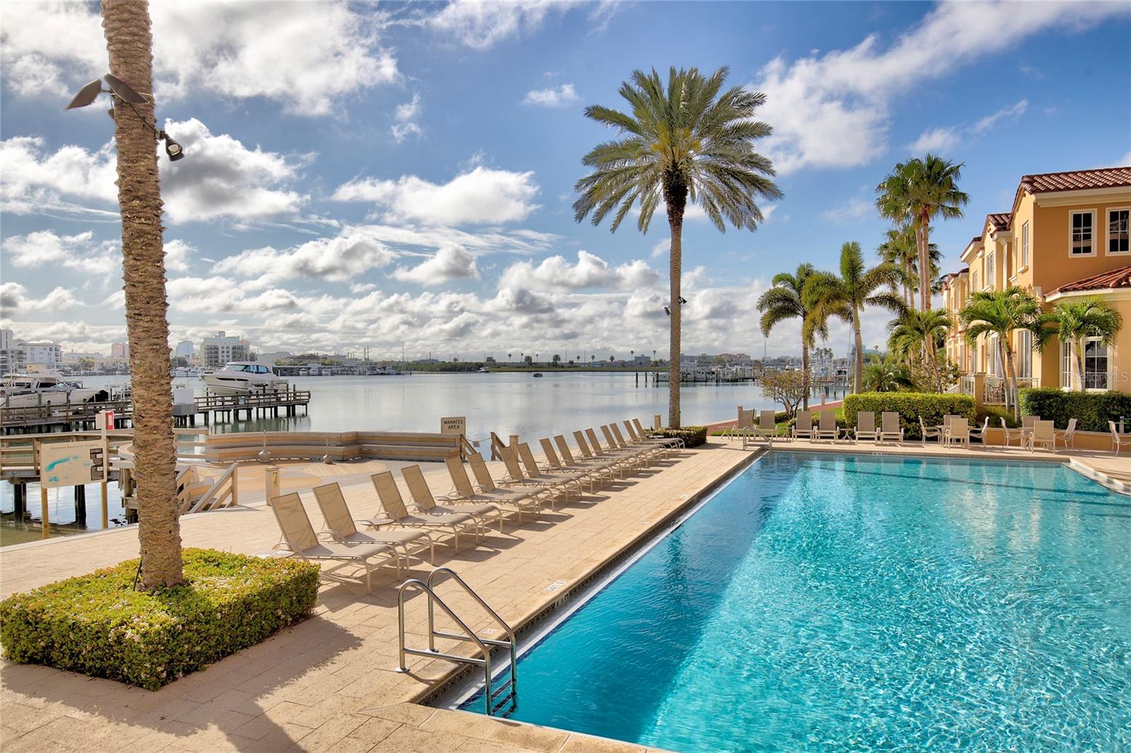 Listing photo id 46 for 521 Mandalay Avenue 307