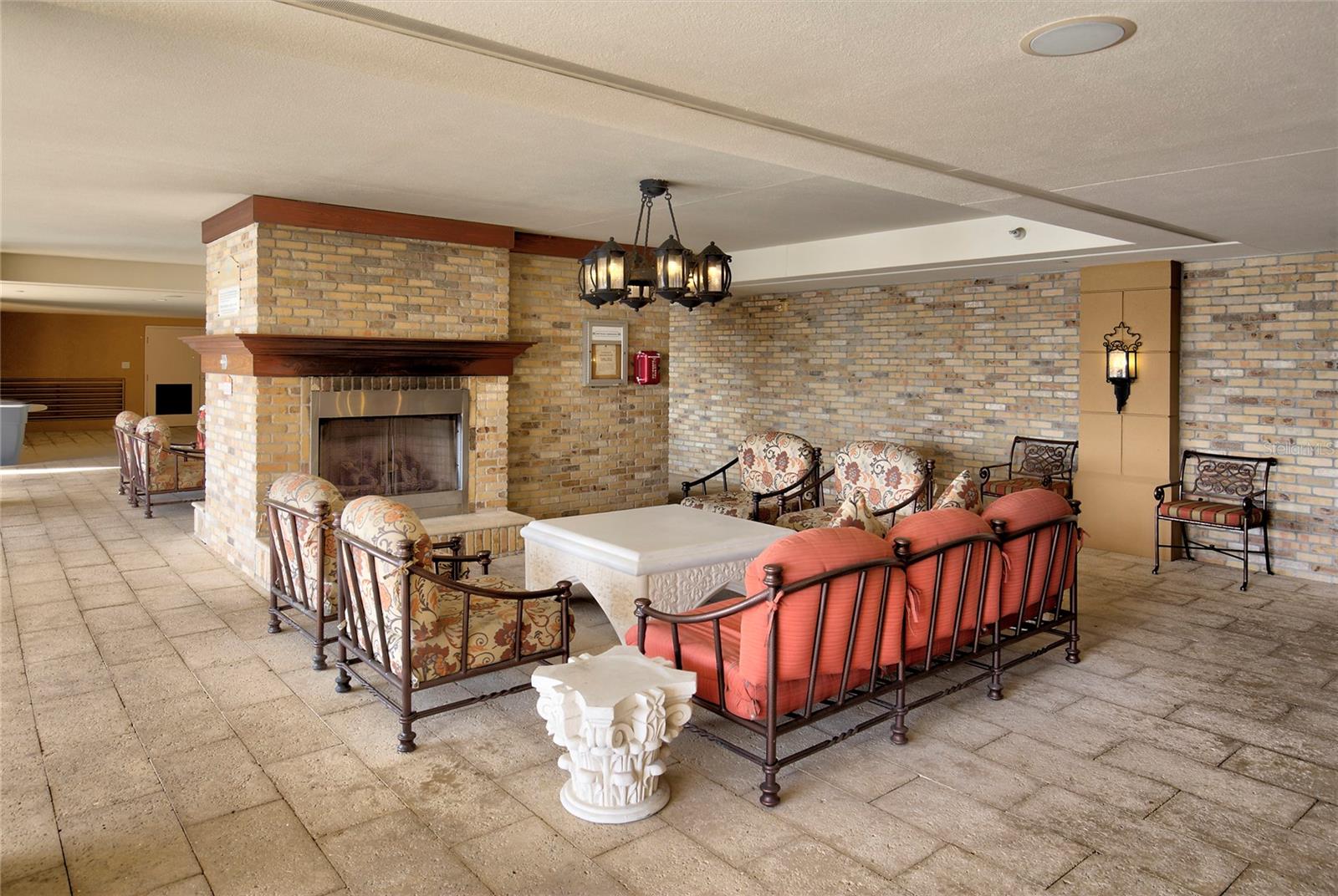 Listing photo id 49 for 521 Mandalay Avenue 307