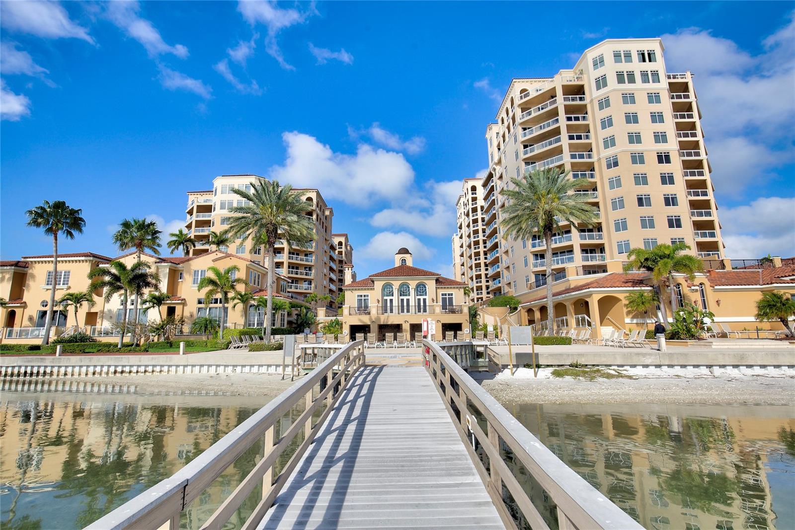 Listing photo id 53 for 521 Mandalay Avenue 307