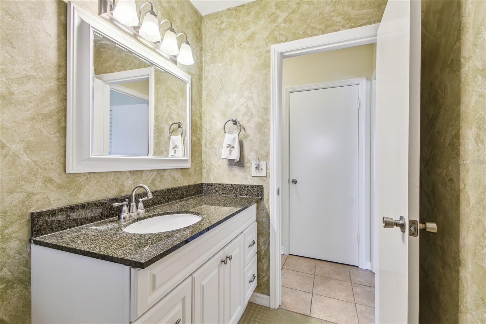 Image 13 of 32 For 701 Poinsettia Road 340