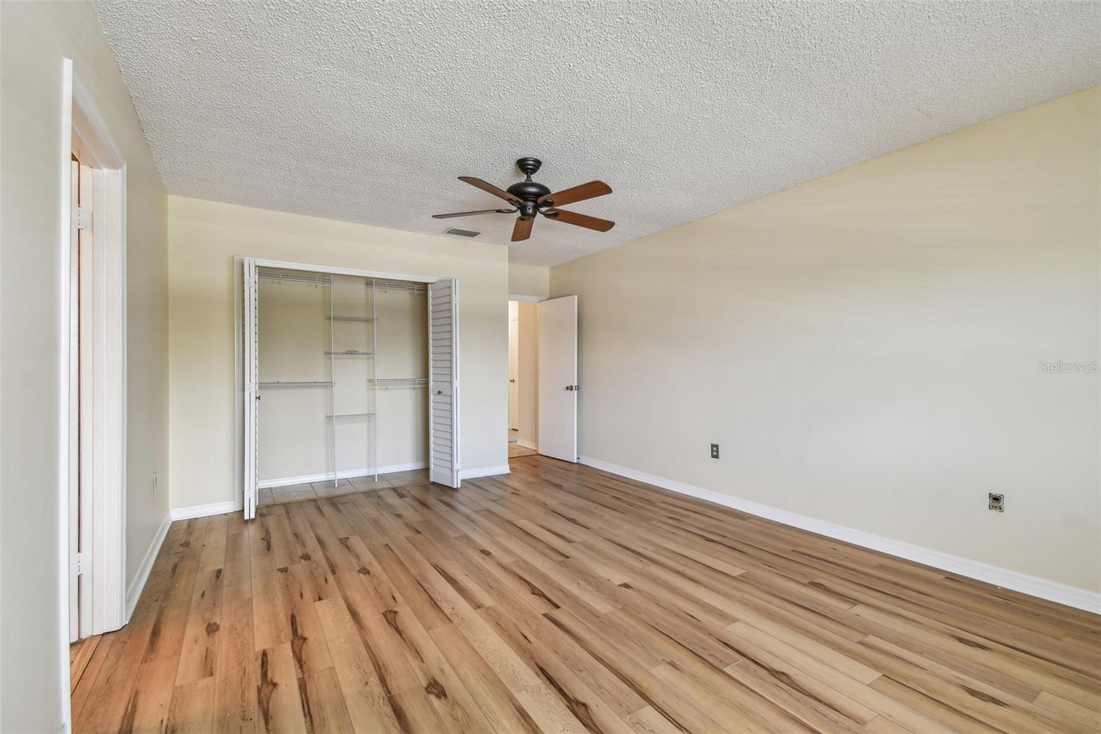 Image 15 of 32 For 701 Poinsettia Road 340