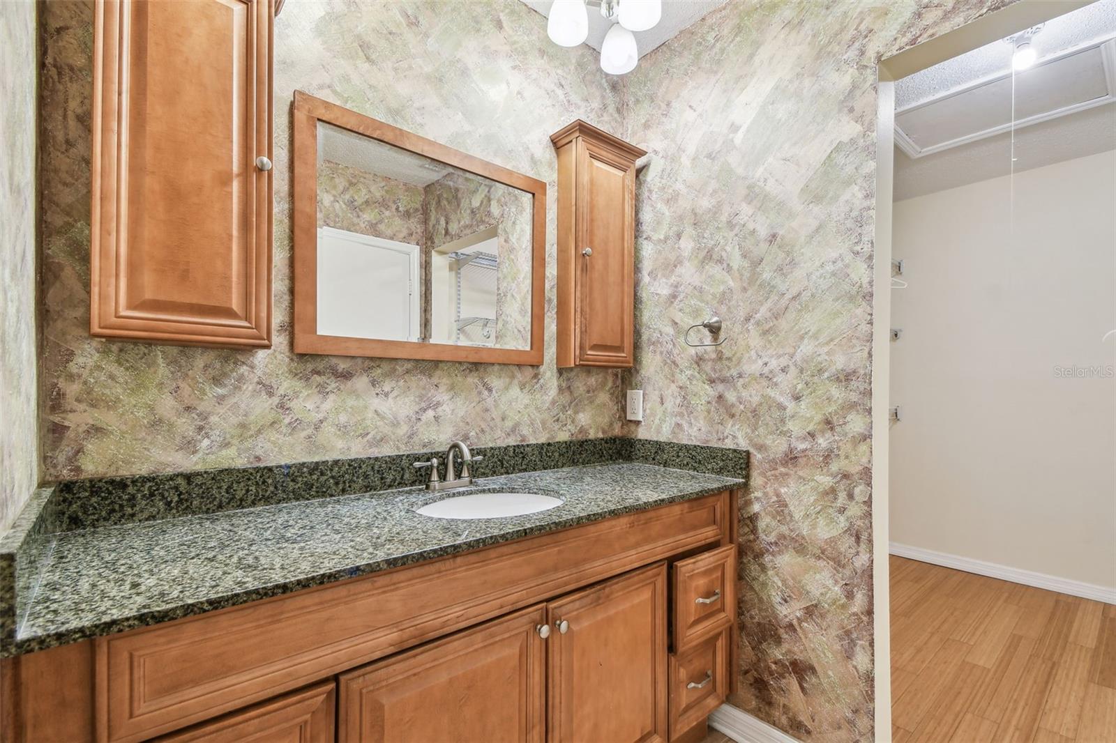 Image 18 of 32 For 701 Poinsettia Road 340