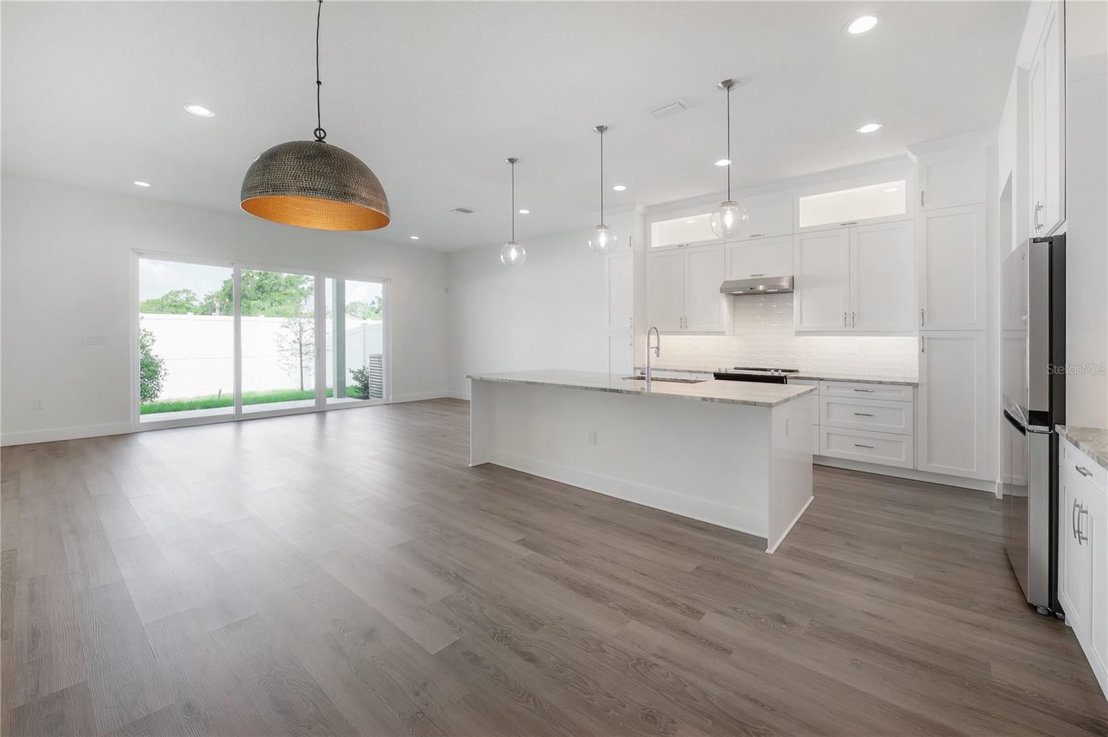 Listing photo id 10 for 5530 9th Street 6