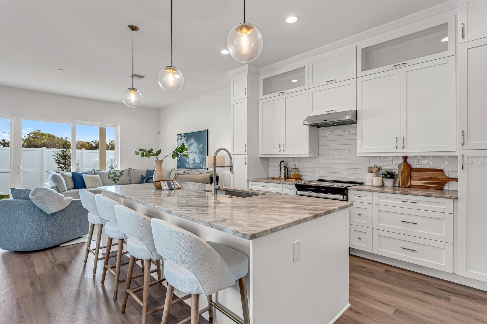 Listing photo id 12 for 5530 9th Street 6