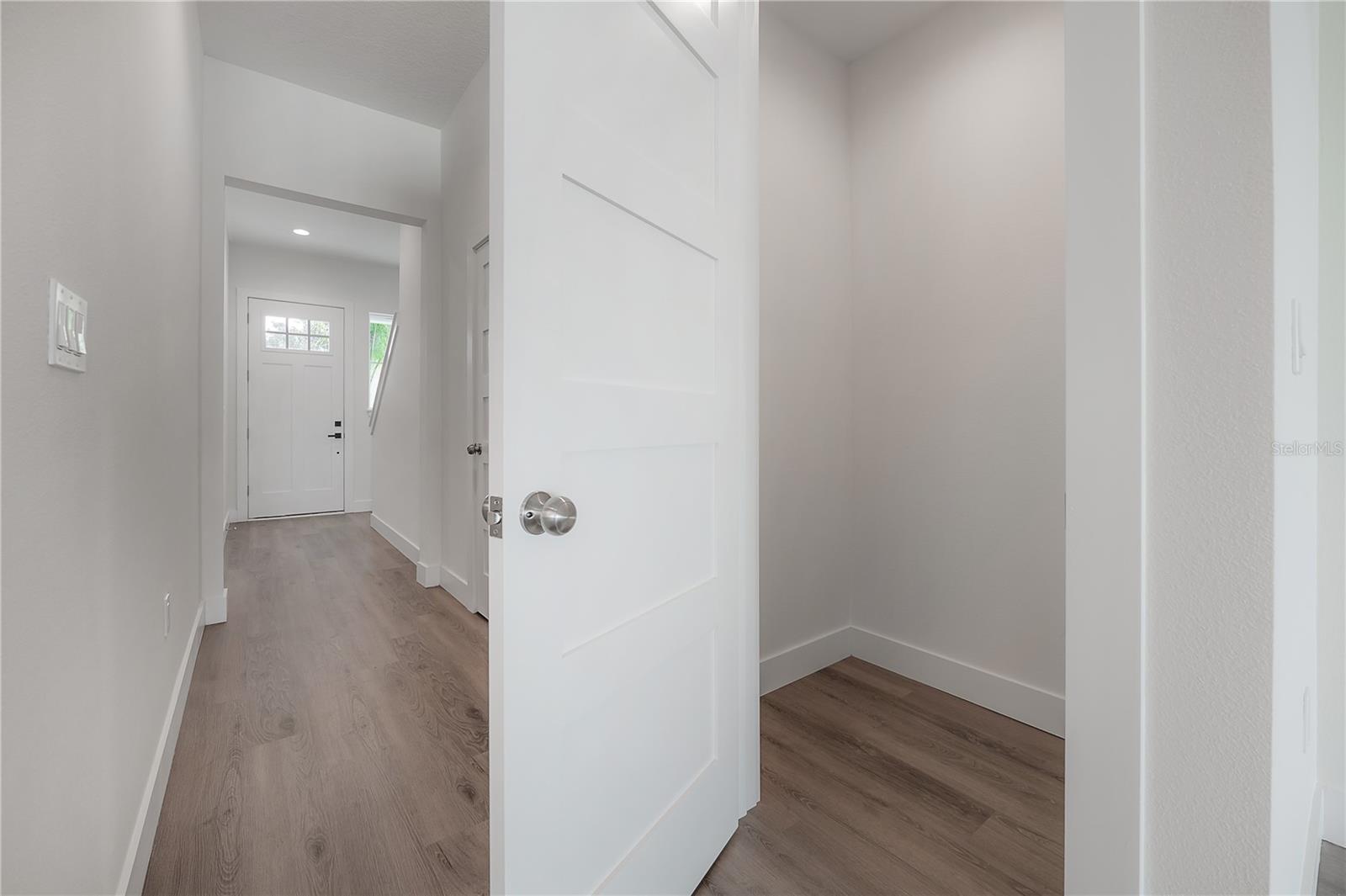 Listing photo id 16 for 5530 9th Street 6