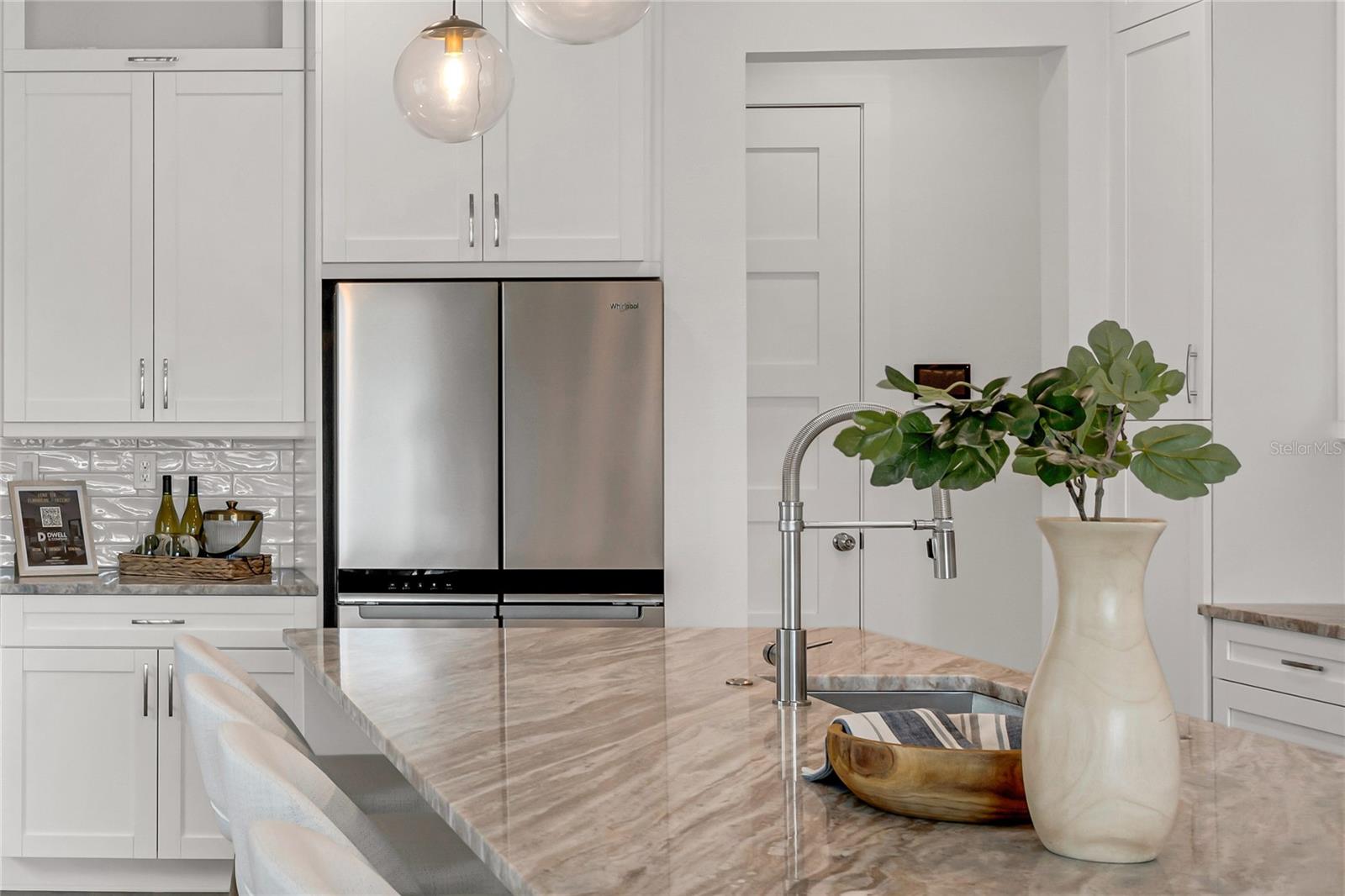 Listing photo id 17 for 5530 9th Street 6