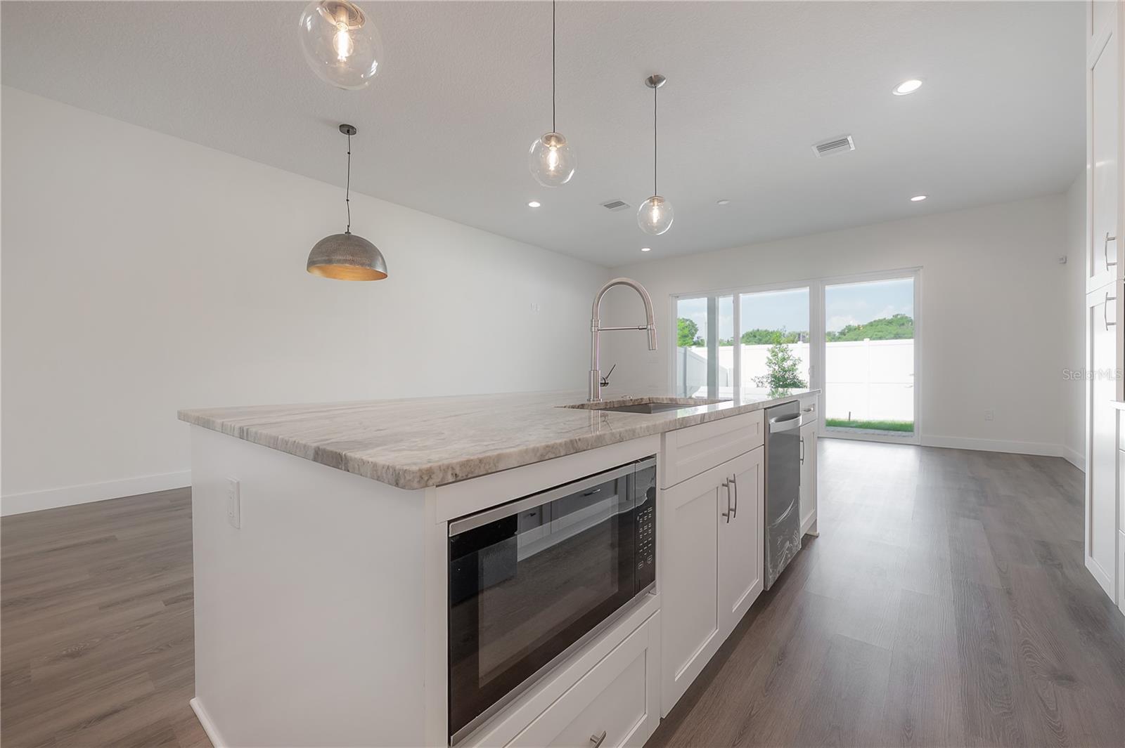 Listing photo id 20 for 5530 9th Street 6