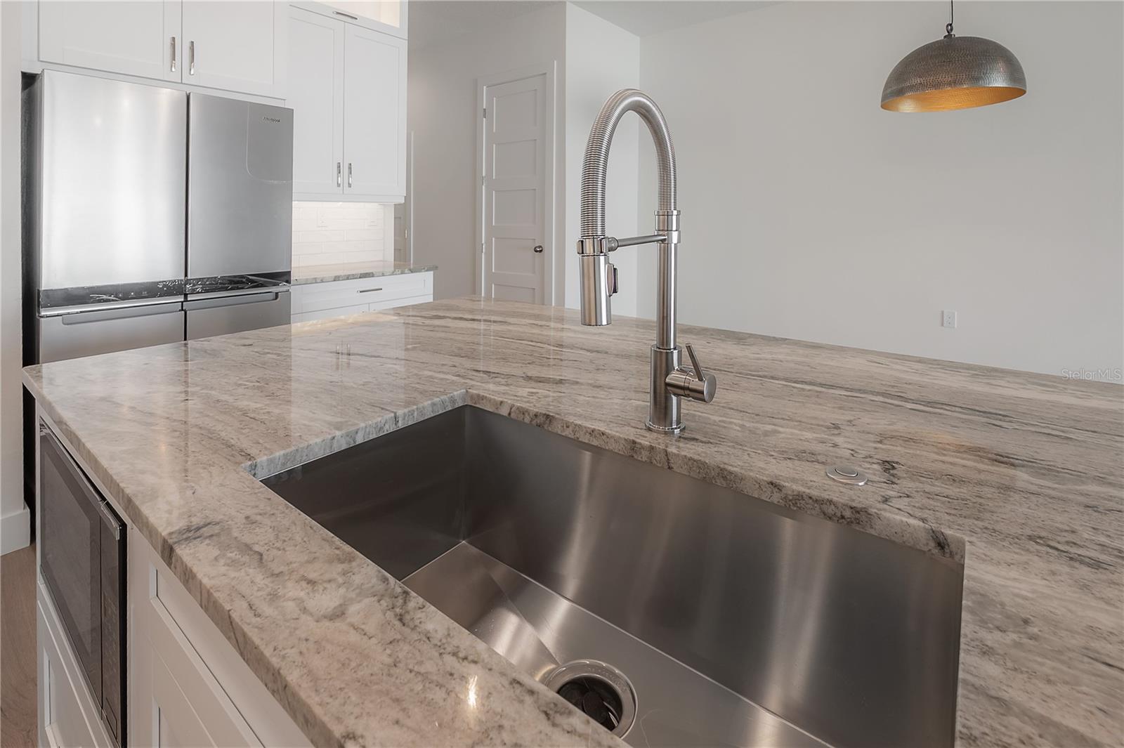 Listing photo id 22 for 5530 9th Street 6
