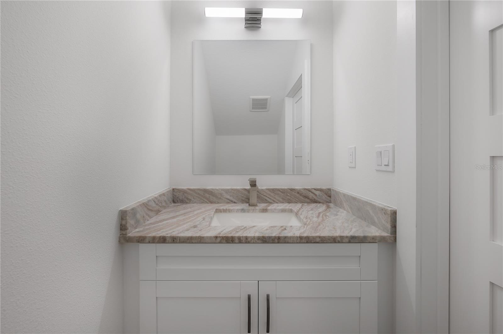 Listing photo id 25 for 5530 9th Street 6