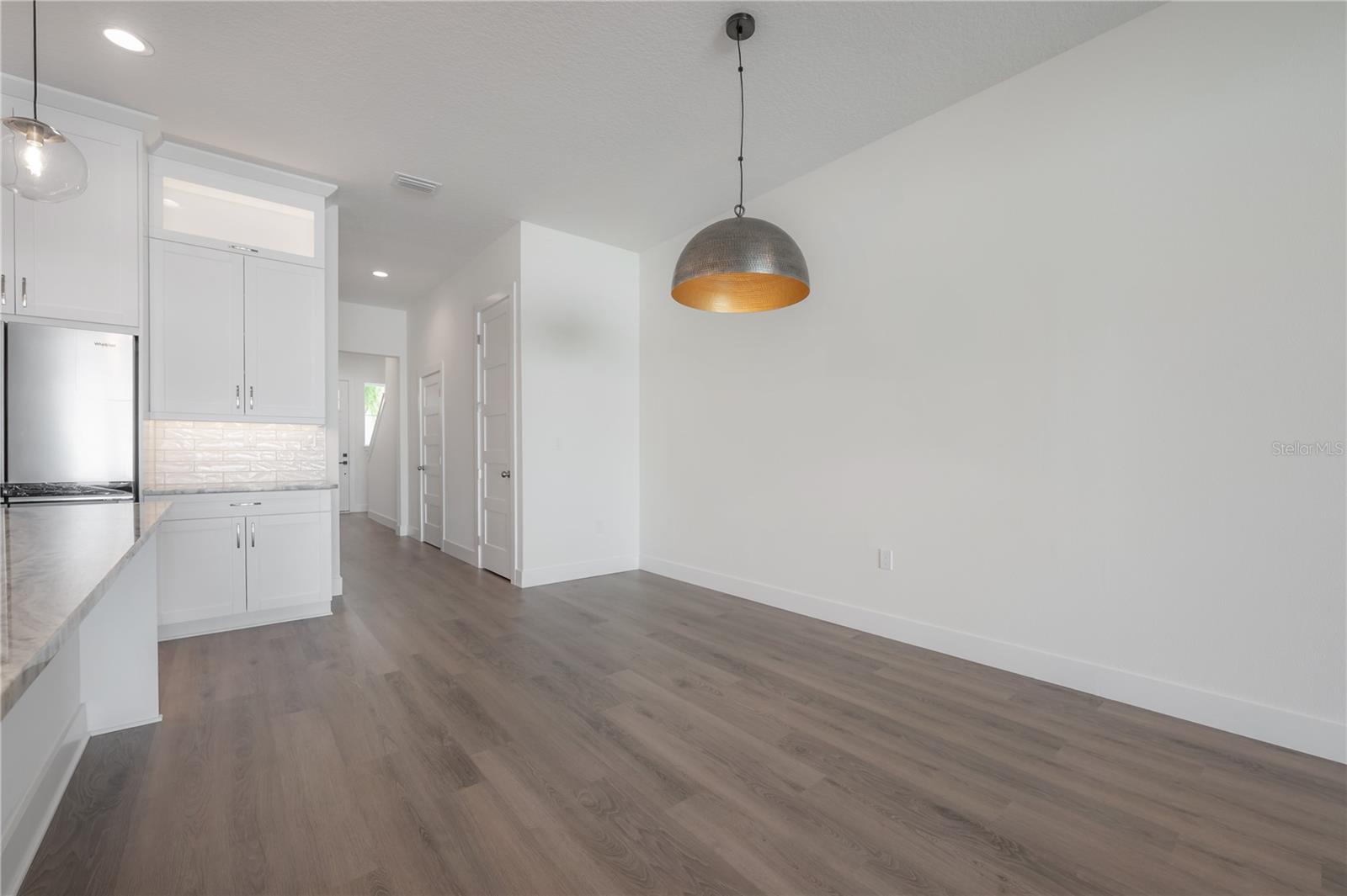 Listing photo id 27 for 5530 9th Street 6