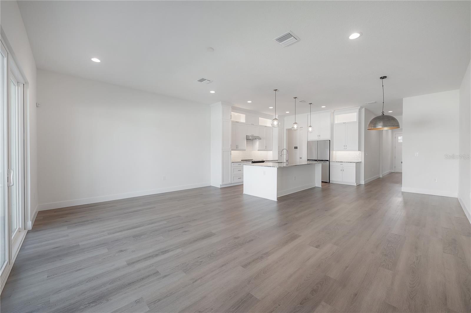 Listing photo id 29 for 5530 9th Street 6