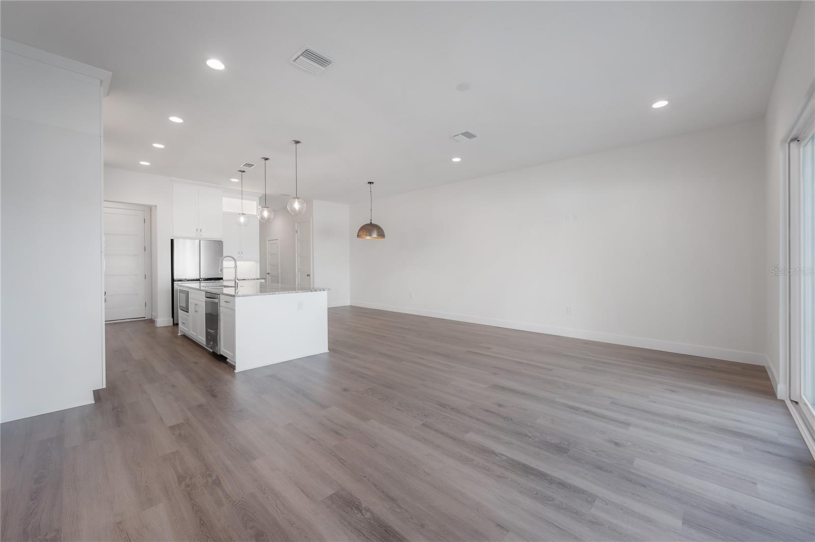 Listing photo id 30 for 5530 9th Street 6