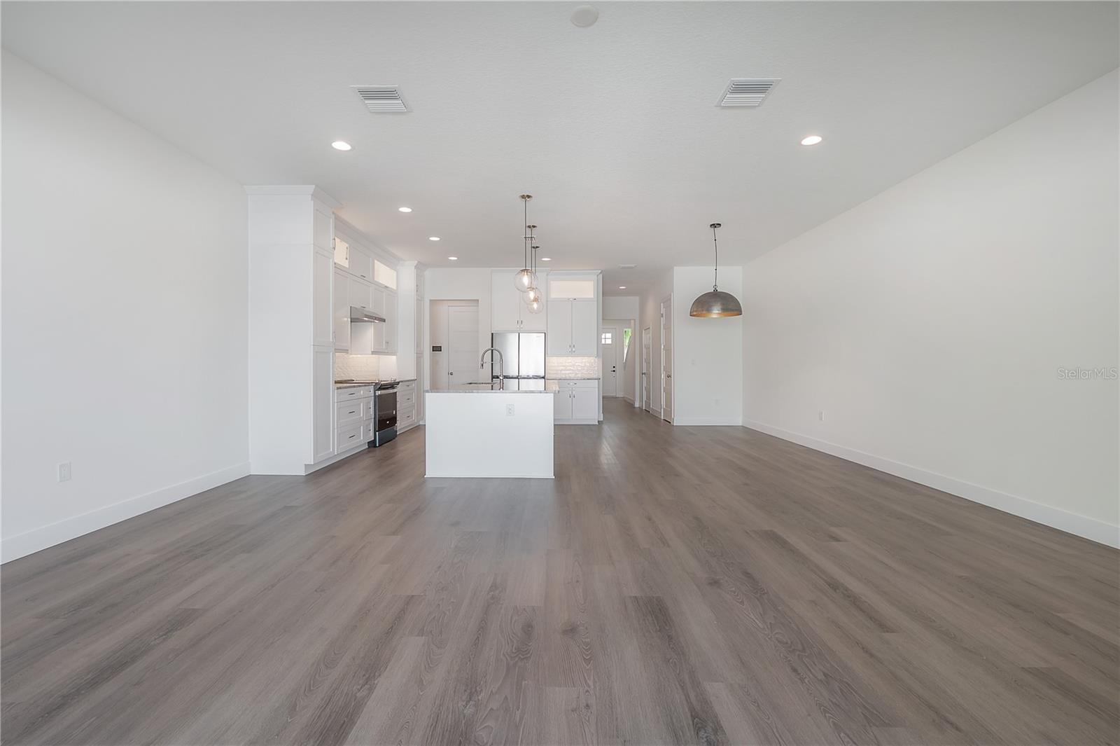 Listing photo id 32 for 5530 9th Street 6