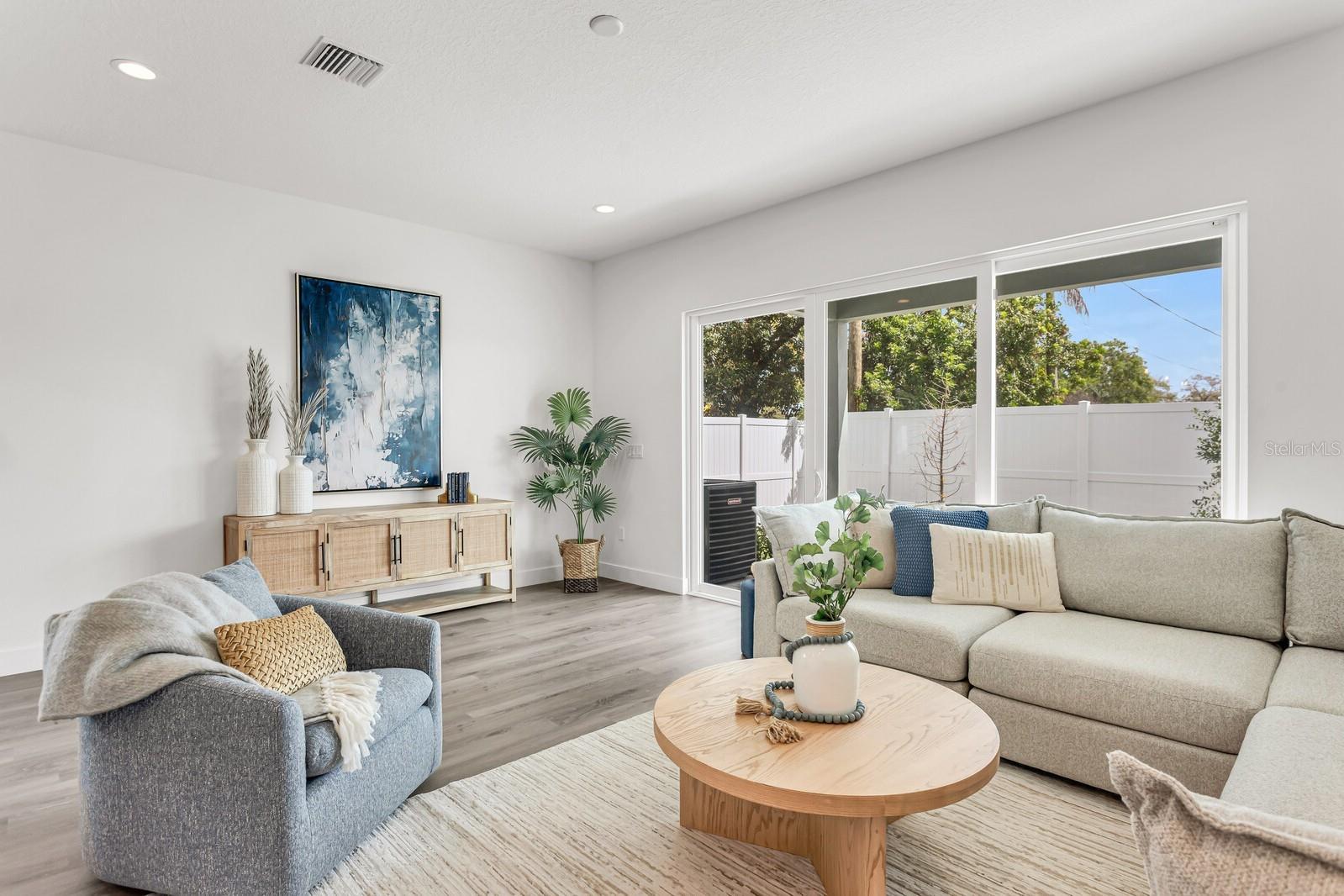 Listing photo id 33 for 5530 9th Street 6