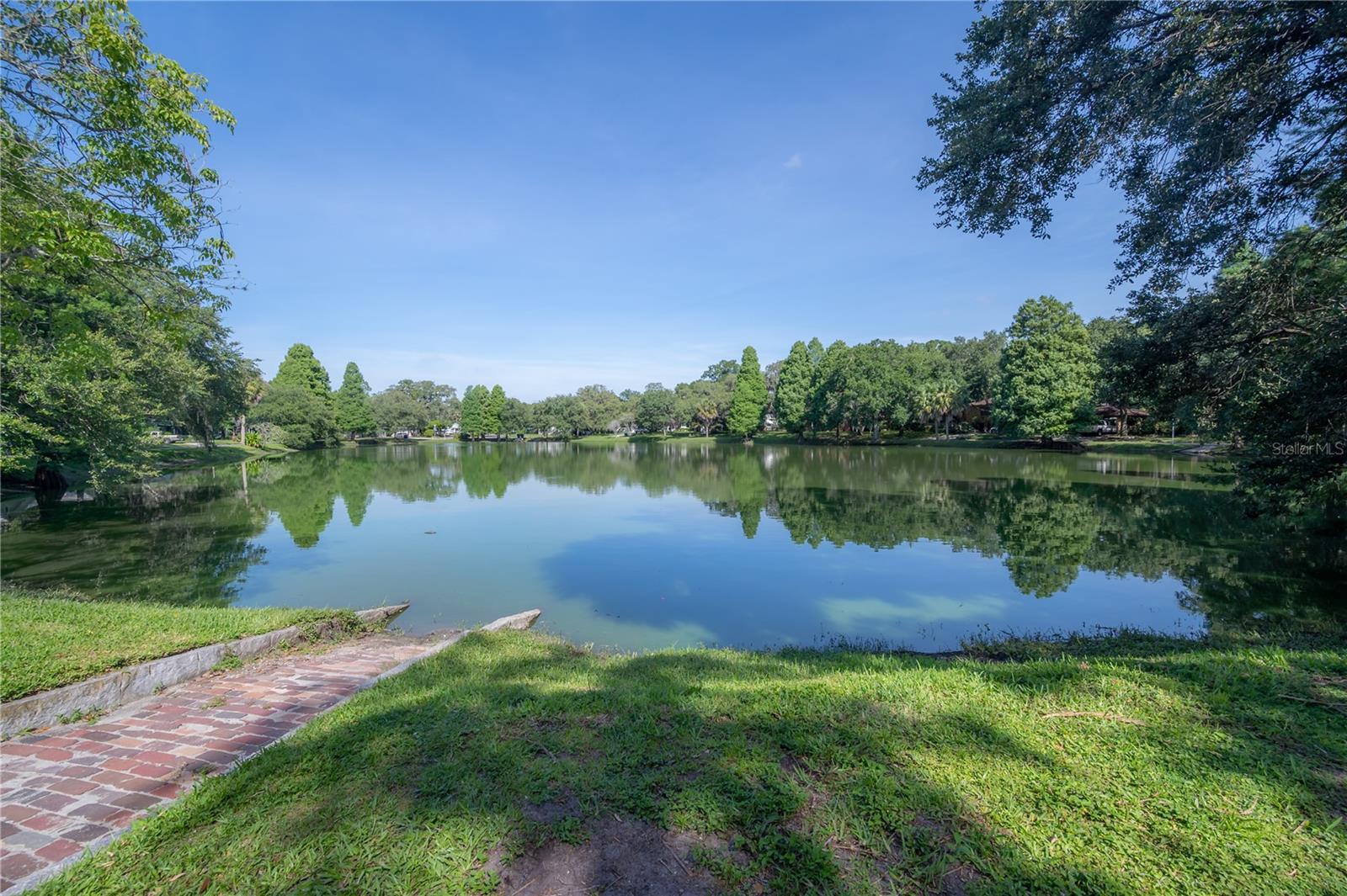 Listing photo id 2 for 5530 9th Street 6