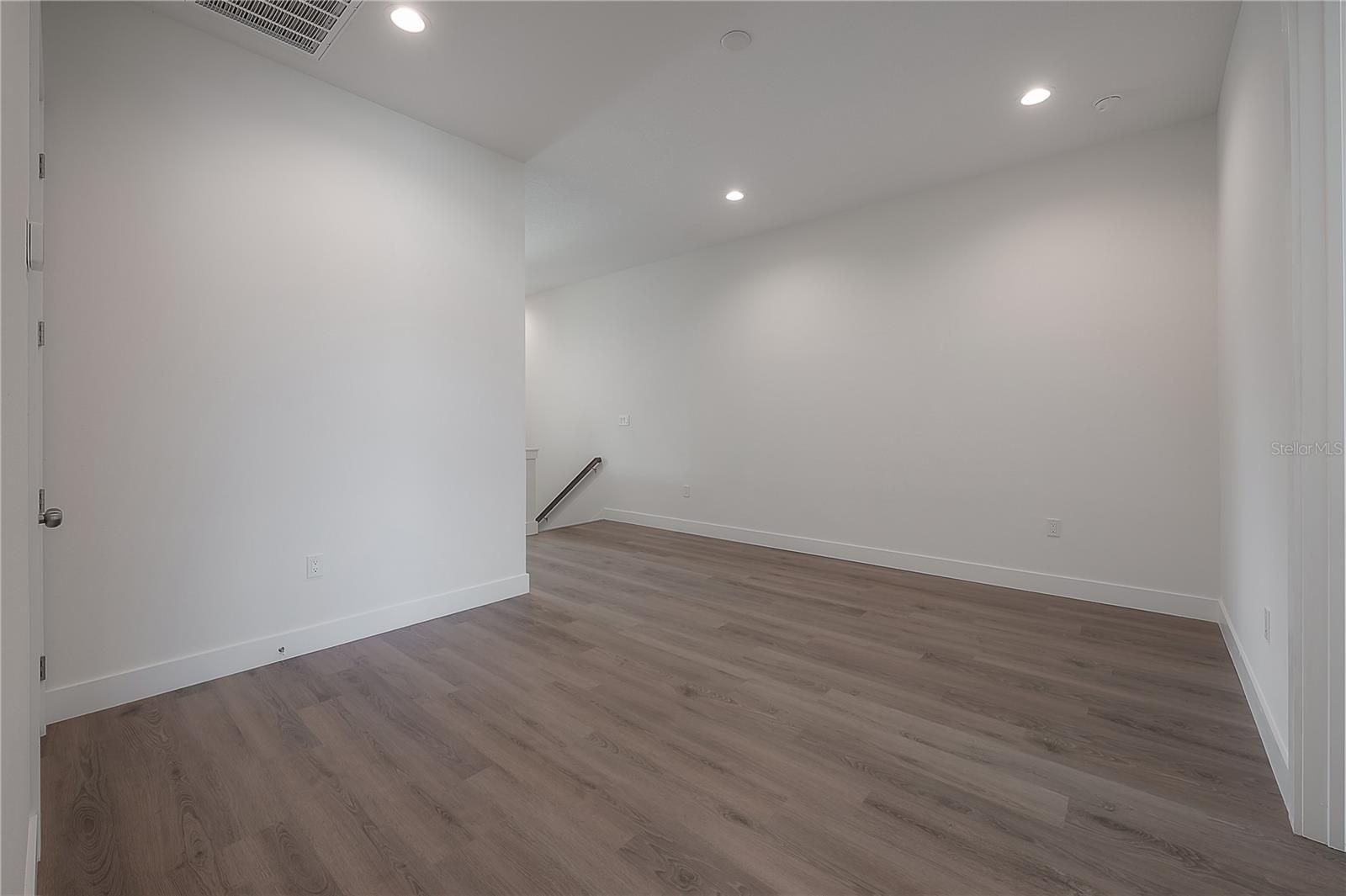 Listing photo id 42 for 5530 9th Street 6