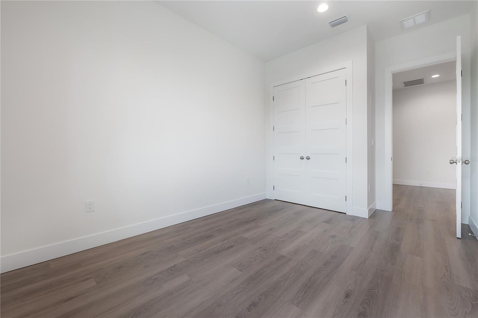 Listing photo id 45 for 5530 9th Street 6