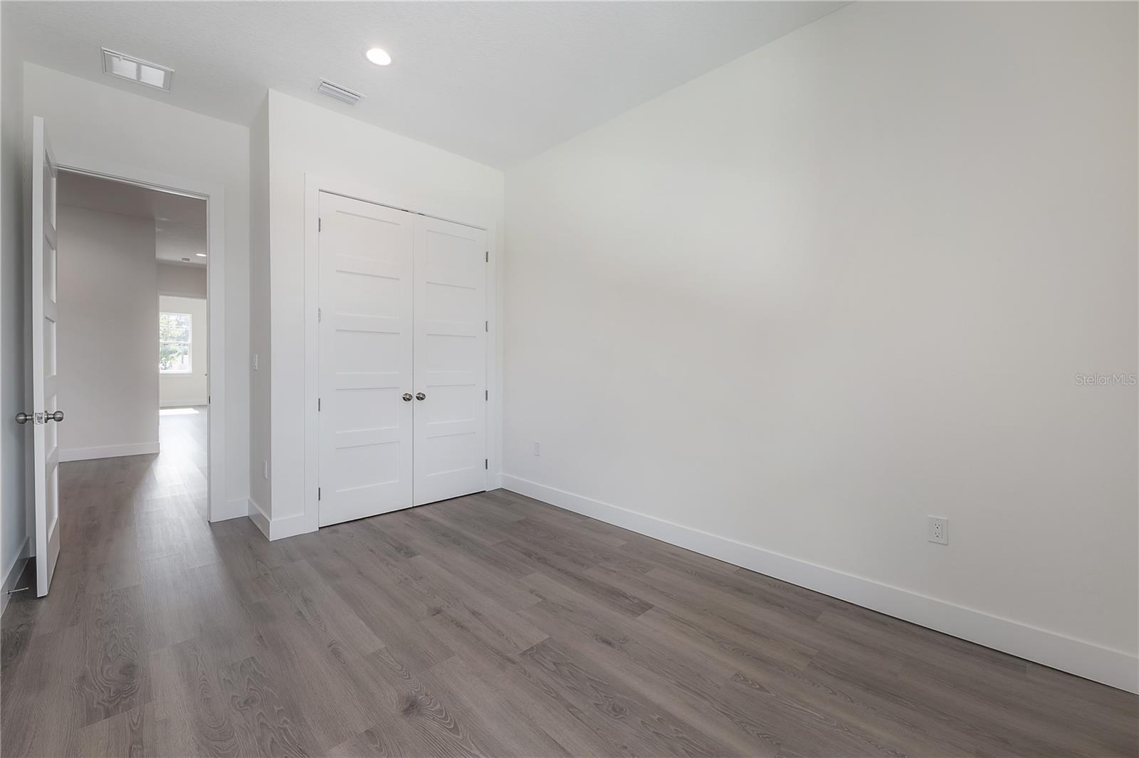 Listing photo id 51 for 5530 9th Street 6