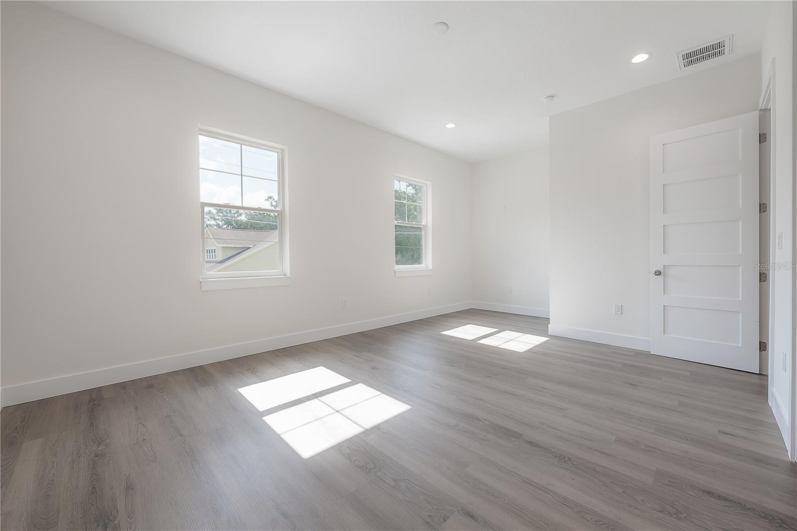 Listing photo id 55 for 5530 9th Street 6