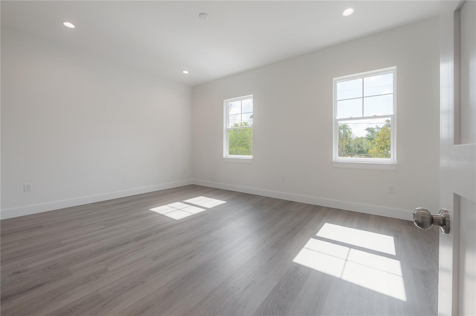 Listing photo id 57 for 5530 9th Street 6