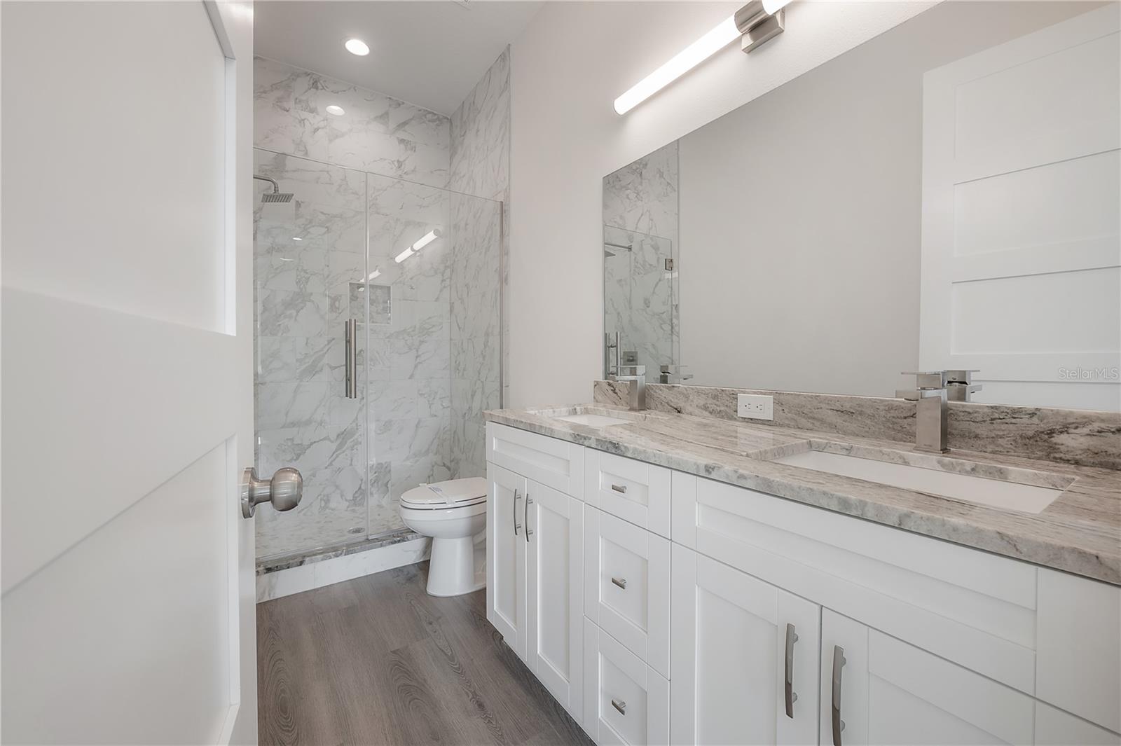 Listing photo id 59 for 5530 9th Street 6