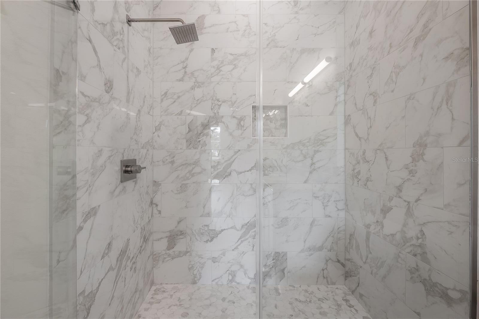 Listing photo id 61 for 5530 9th Street 6