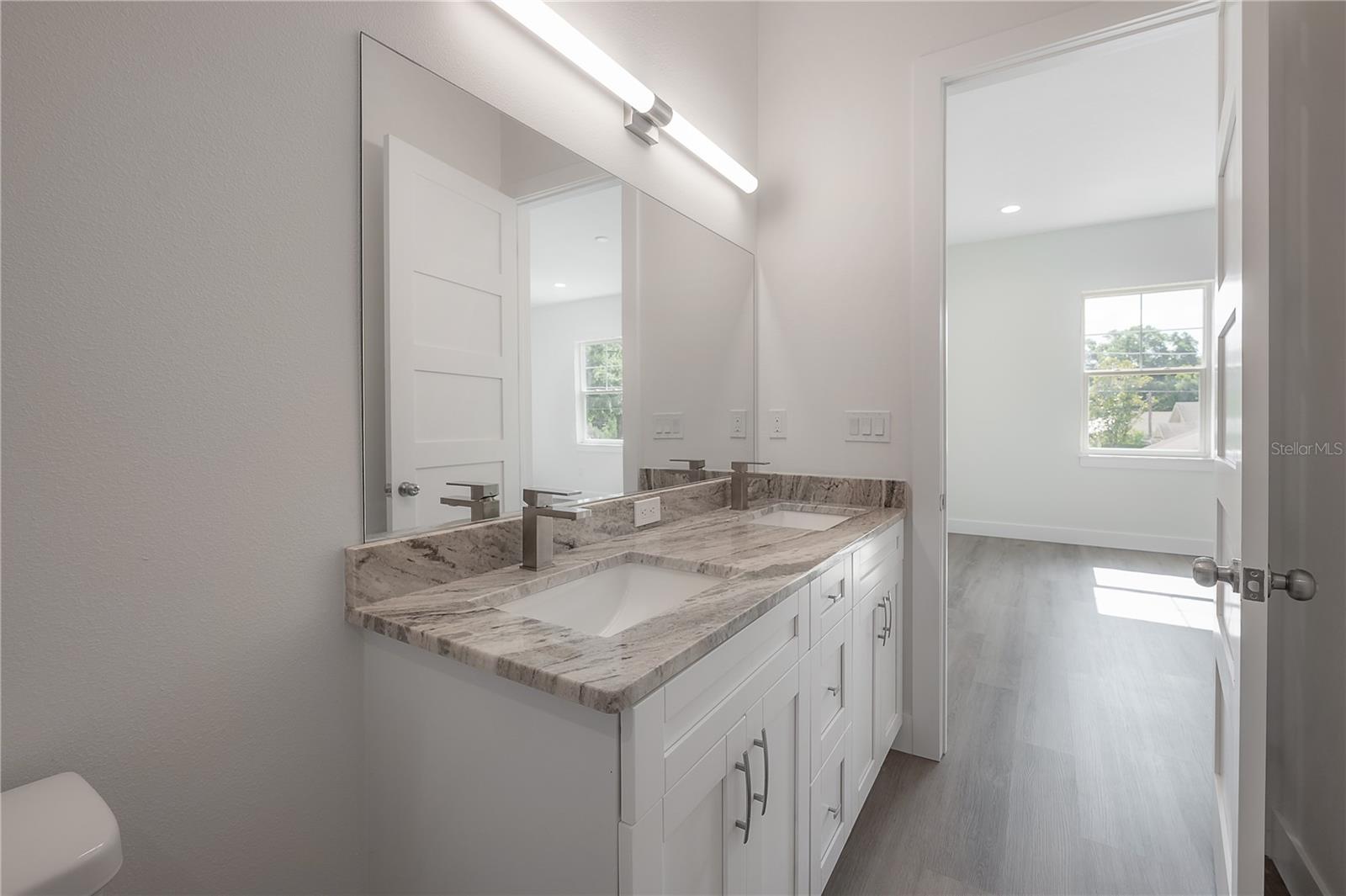 Listing photo id 62 for 5530 9th Street 6